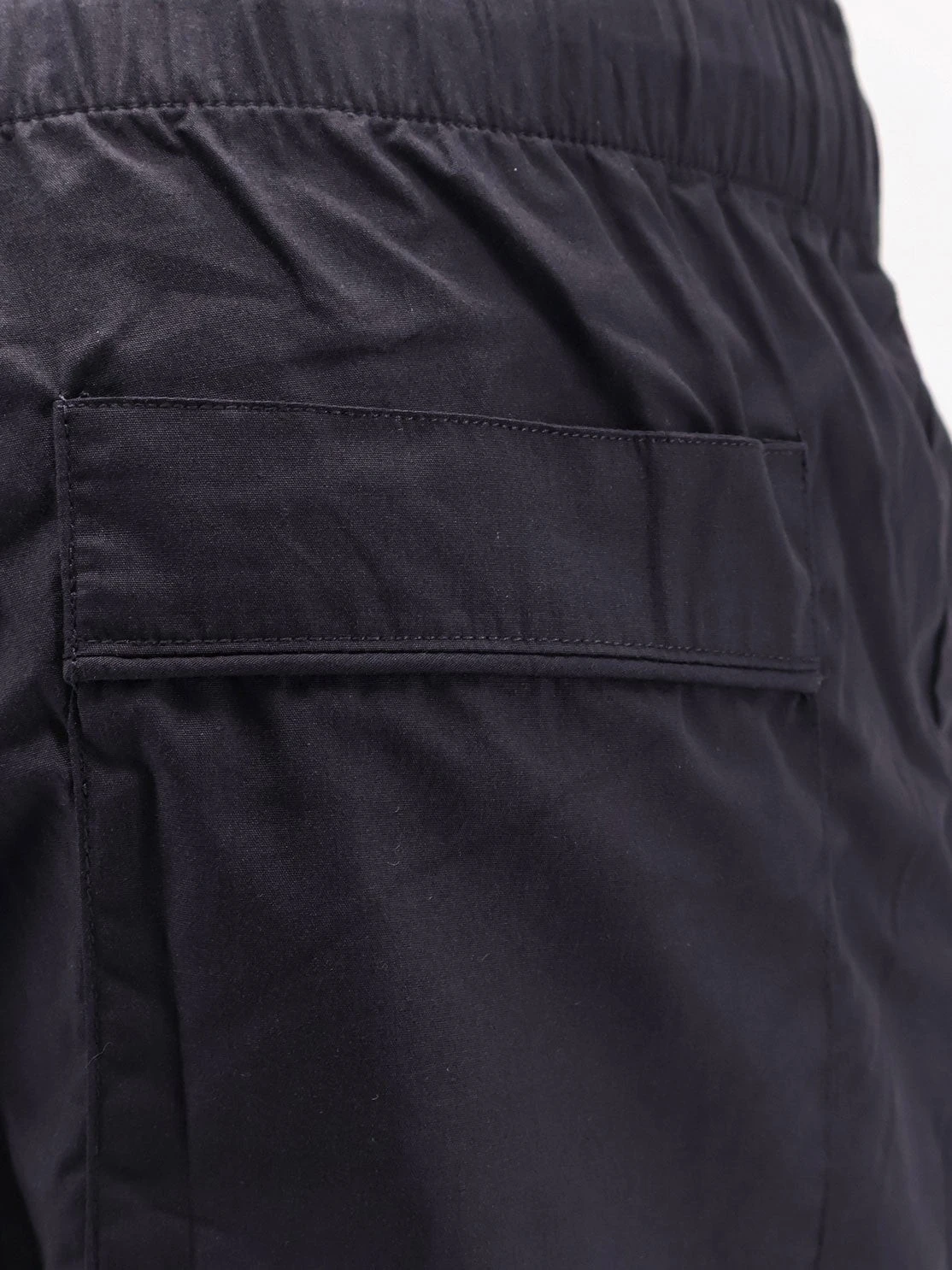 Cotton bermuda shorts with frontal logoed label.webp
