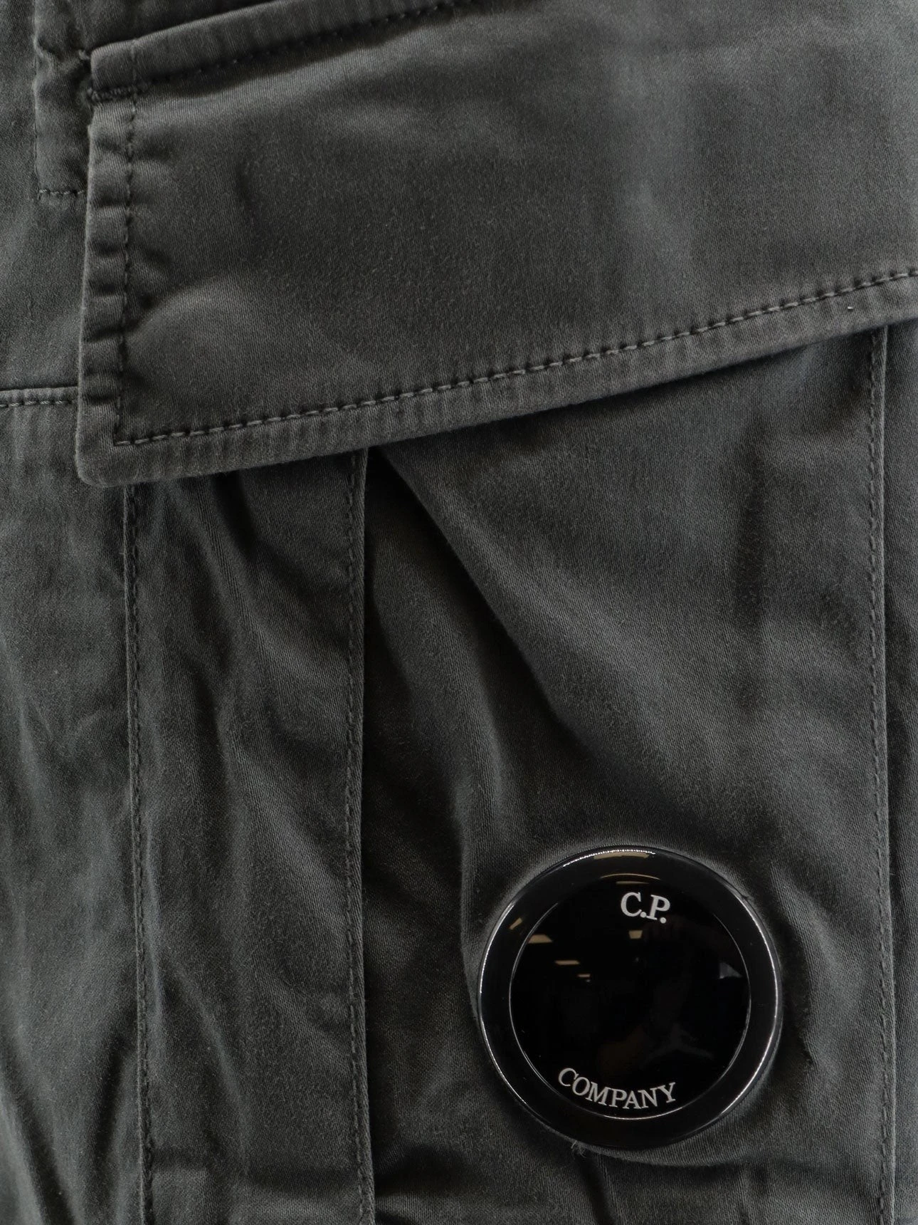 Cotton cargo bermuda shorts.webp