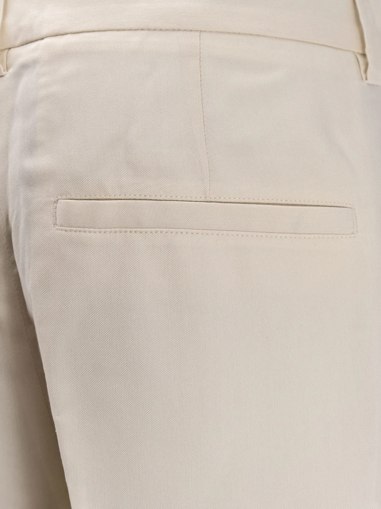 Double-pleat fluid viscose trousers.webp