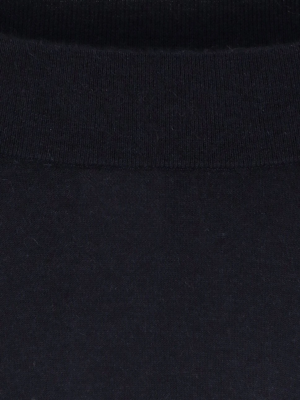 Faretra cashmere sweater with matching removable band.webp