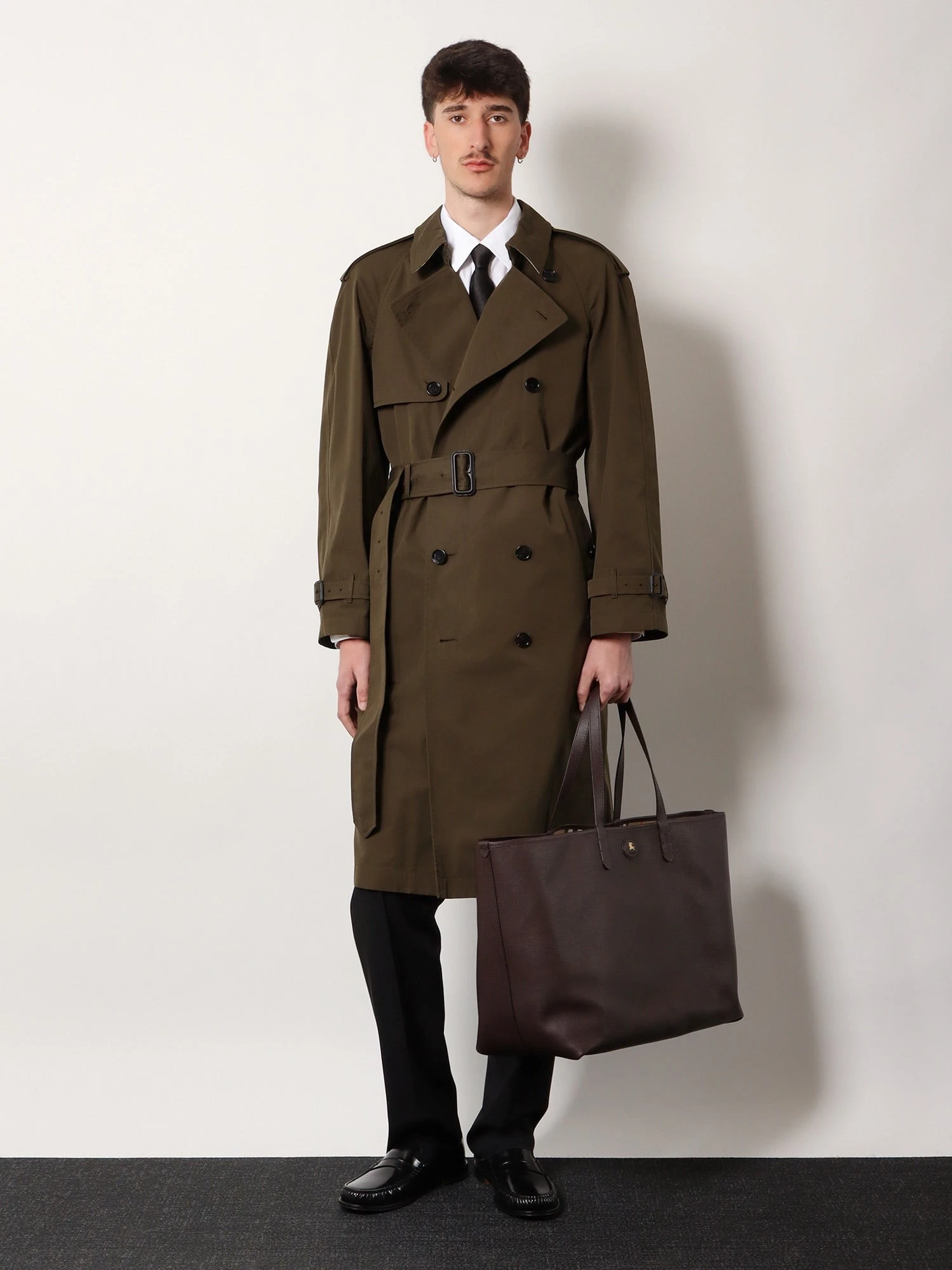 Reversible shopping bag with check pattern.webp