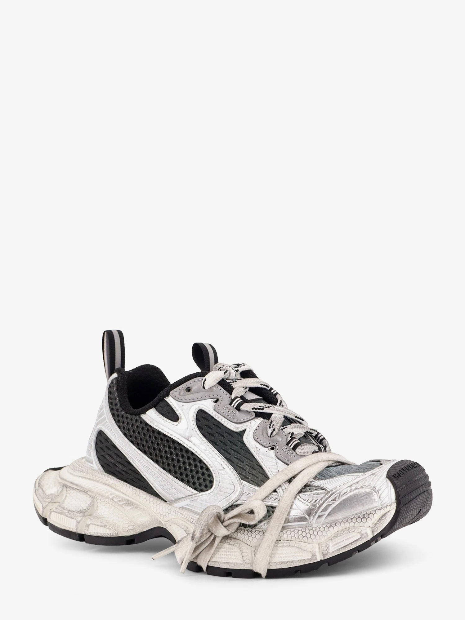 3XL Gradient mesh sneakers with used effect.webp