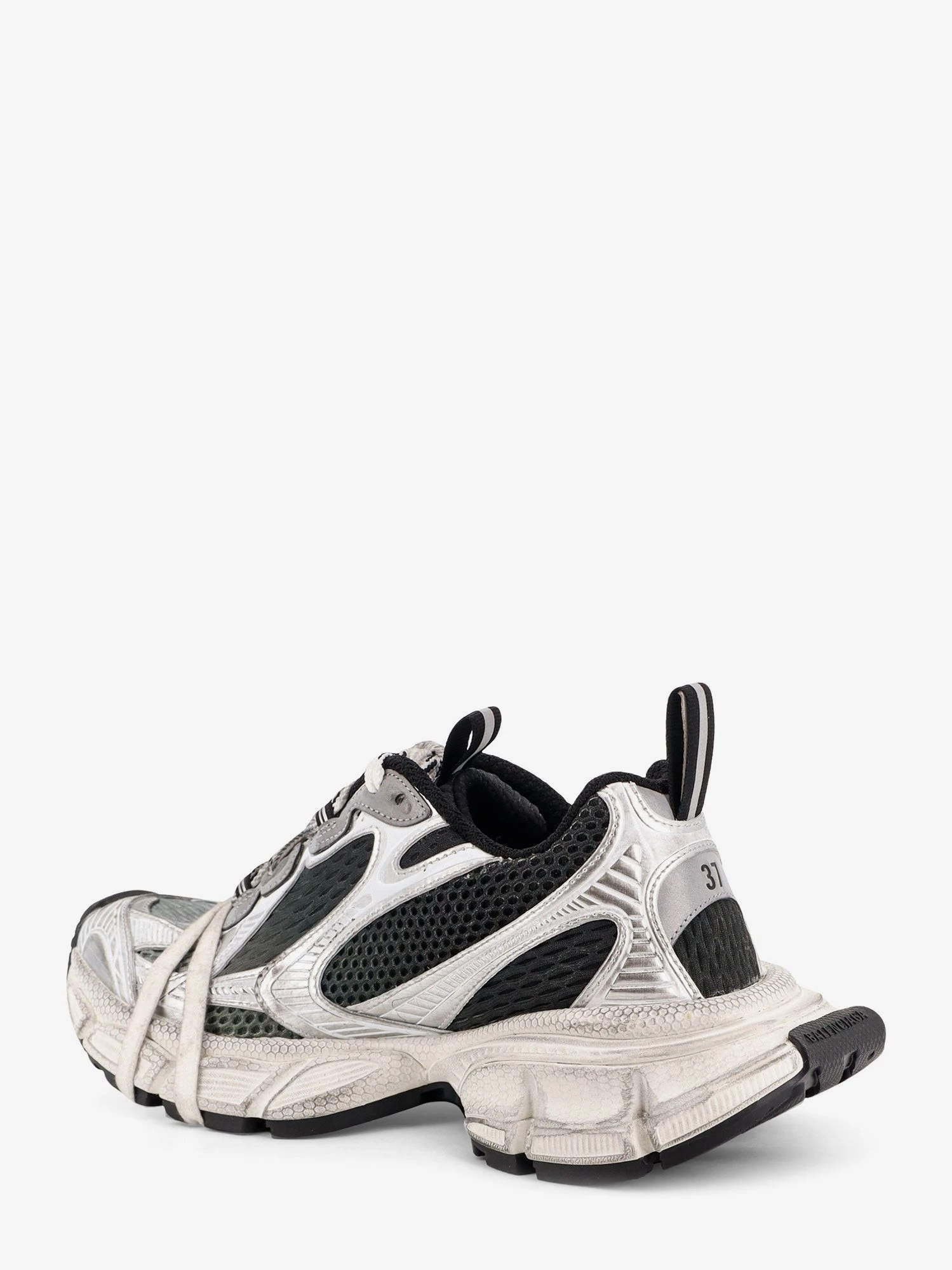 3XL Gradient mesh sneakers with used effect.webp