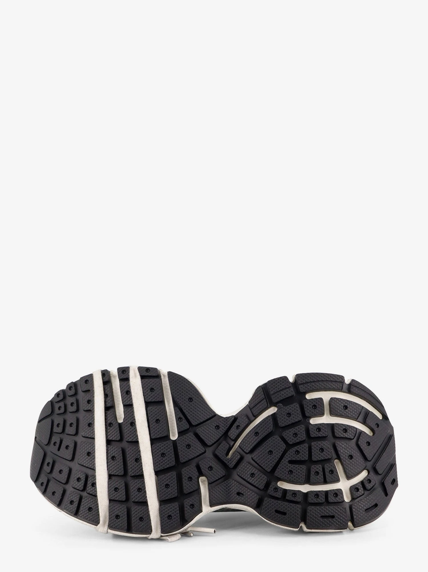 3XL Gradient mesh sneakers with used effect.webp