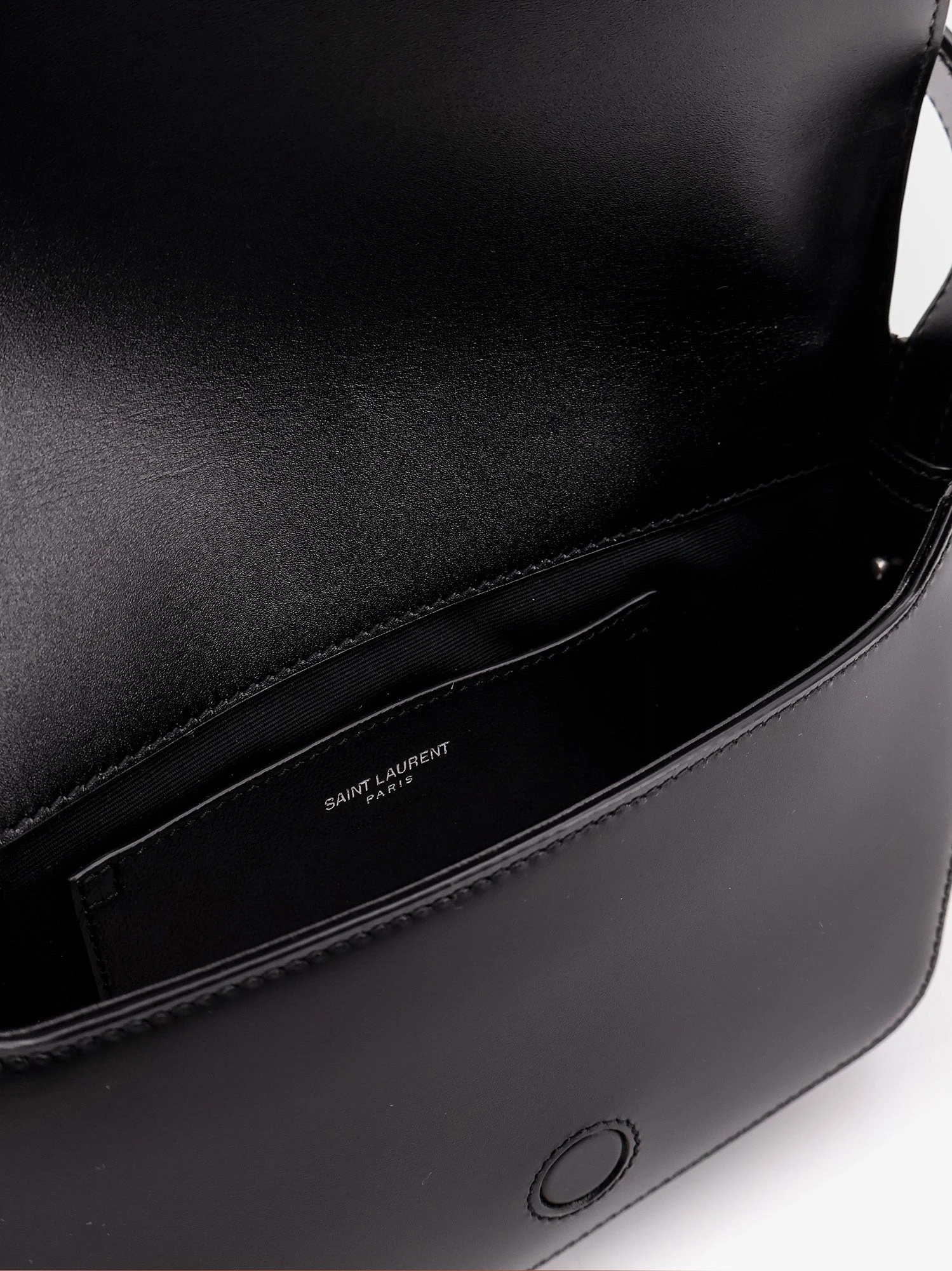 Leather shoulder bag.webp