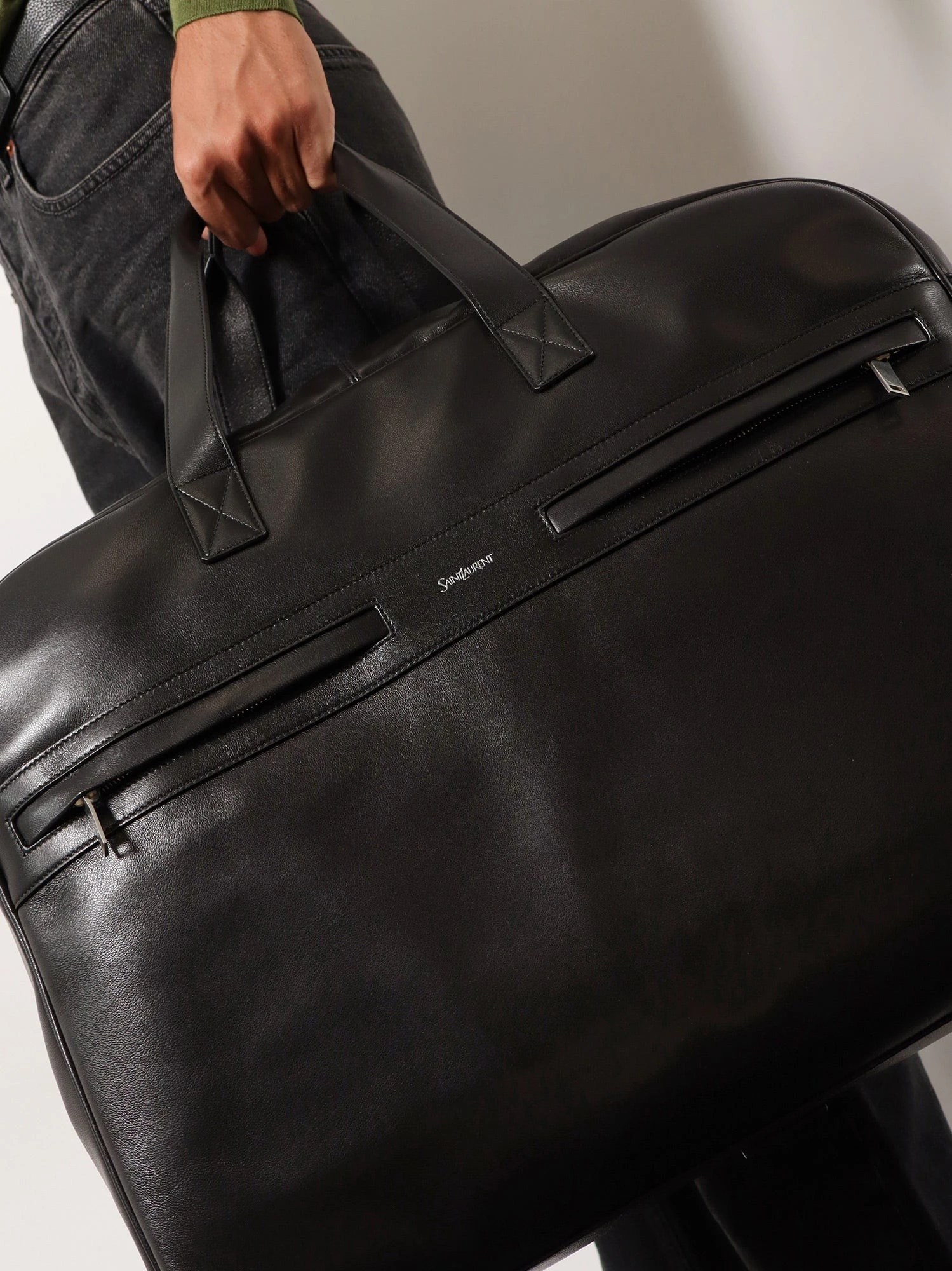 Camp leather travel bag.webp