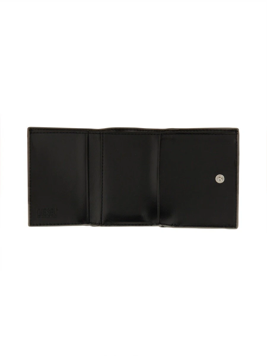 PORTAFOGLIO TRIFOLD.webp