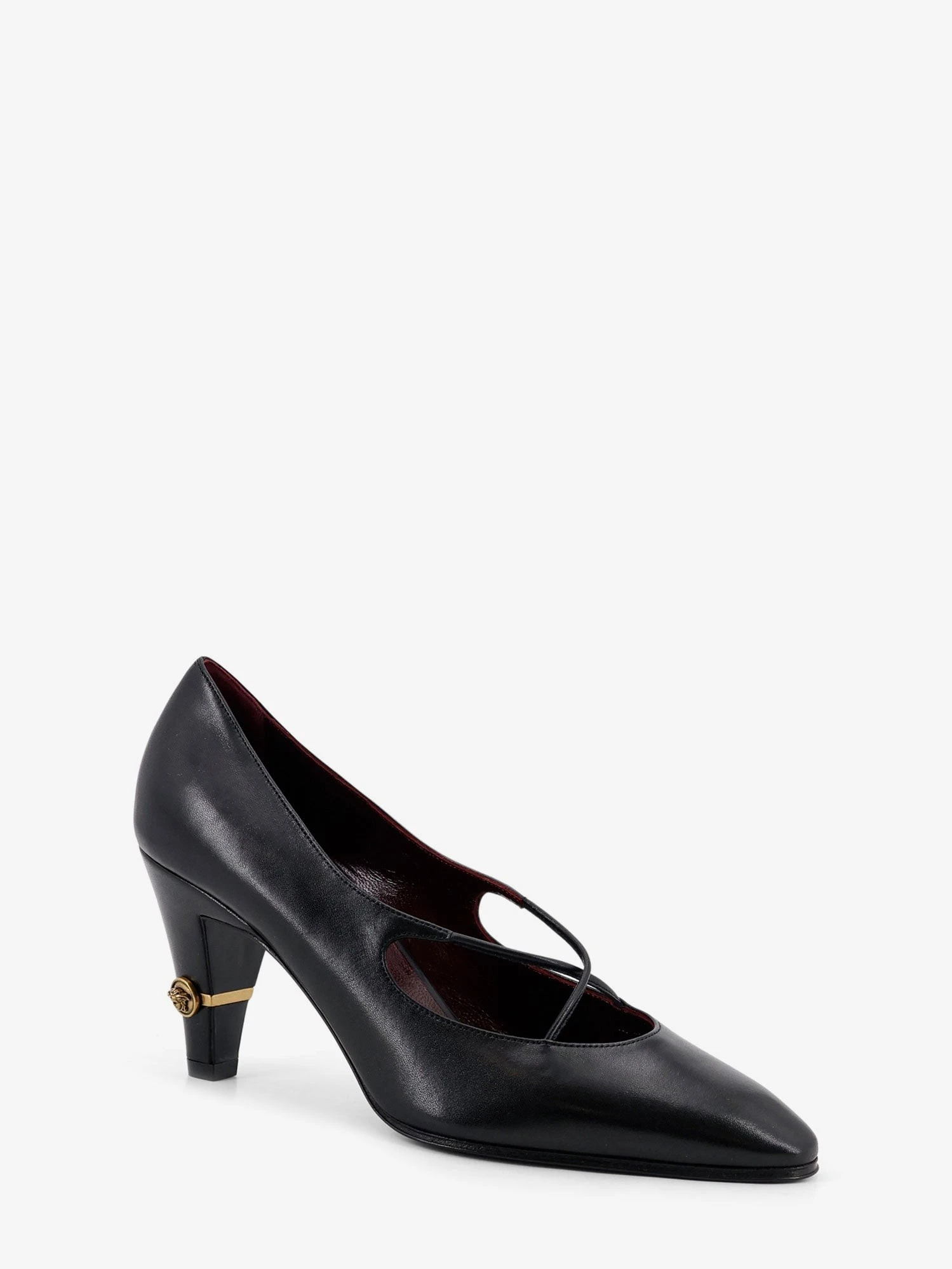 Criss-Cross Medallion leather pumps.webp