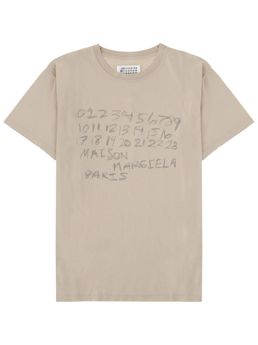 T-SHIRT CON STAMPA.webp