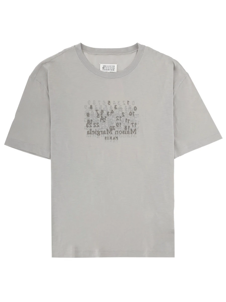 T-SHIRT CON STAMPA.webp