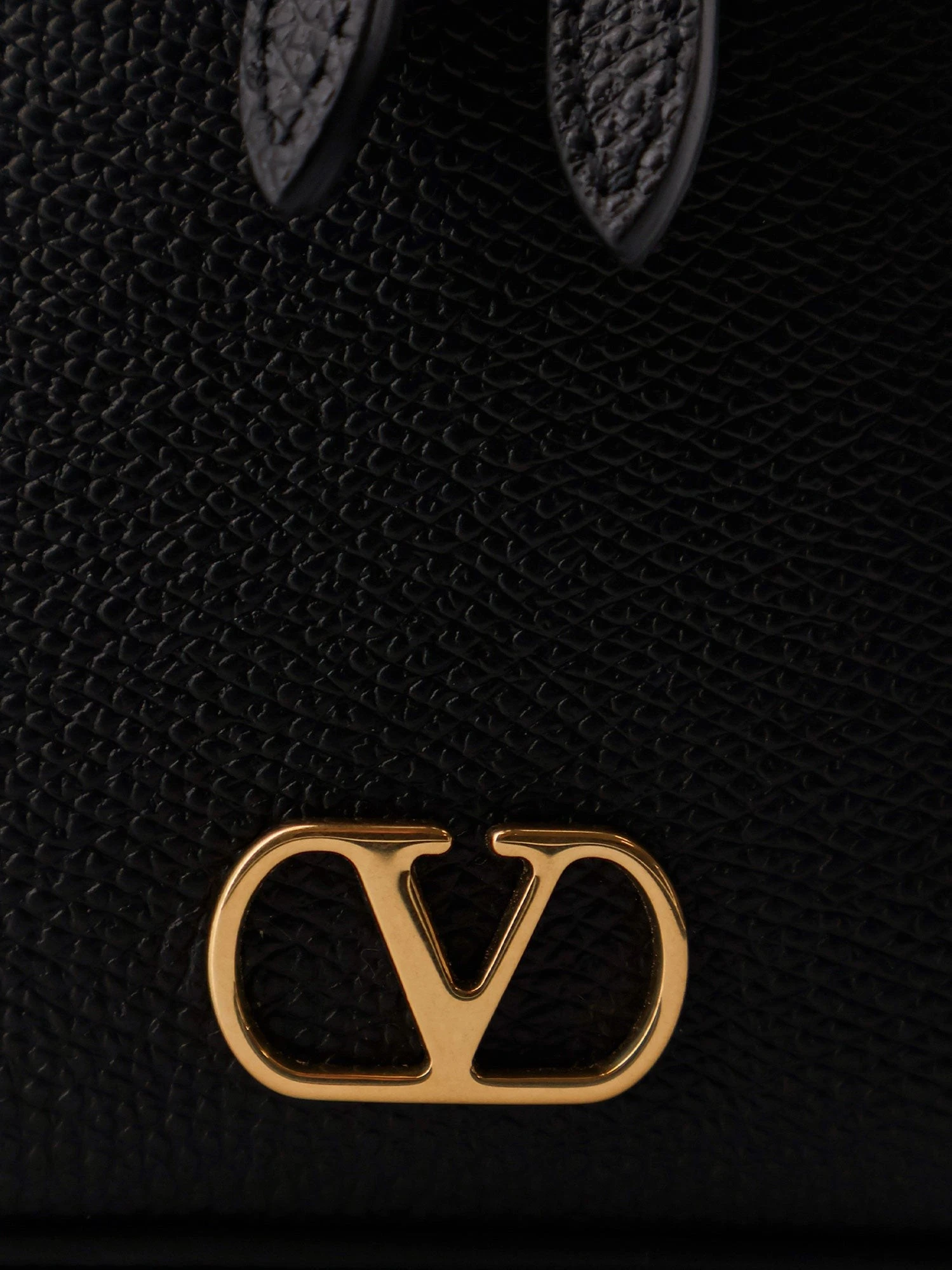 Leather Vanity bag with VLogo Signature.webp