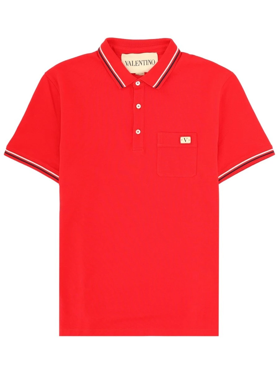 POLO CON PATCH LOGO.webp