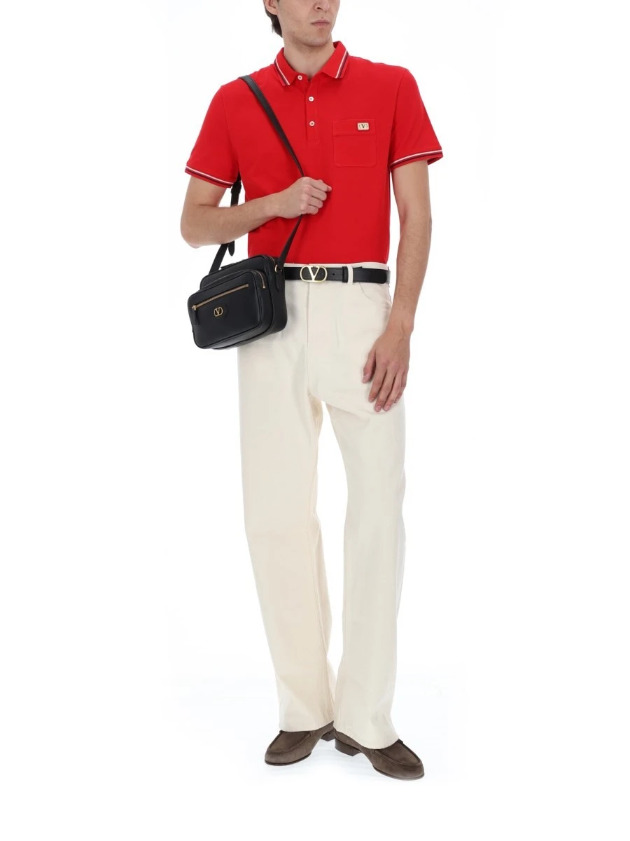 POLO CON PATCH LOGO.webp
