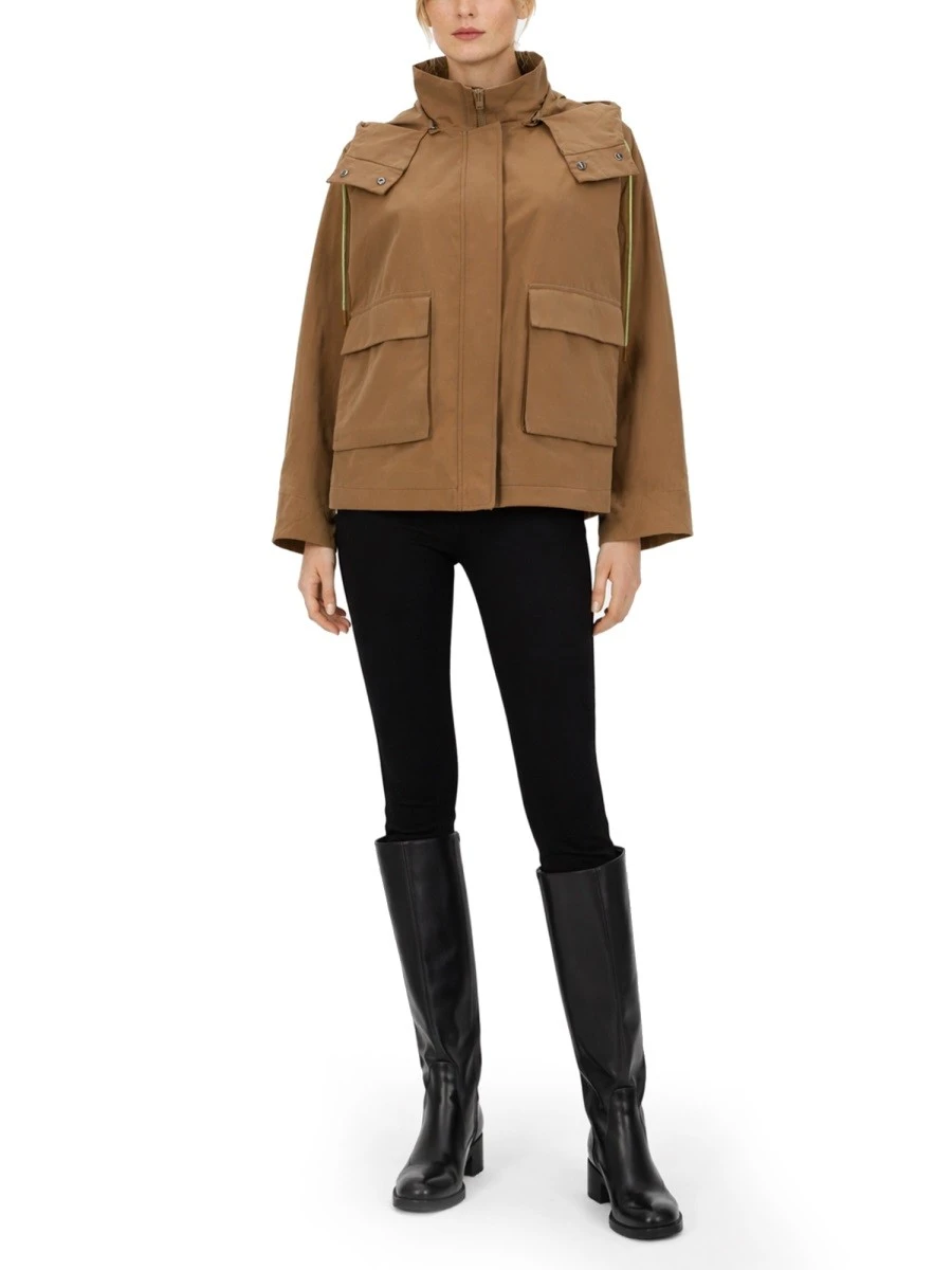 PARKA CORTO CON CAPPUCCIO.webp