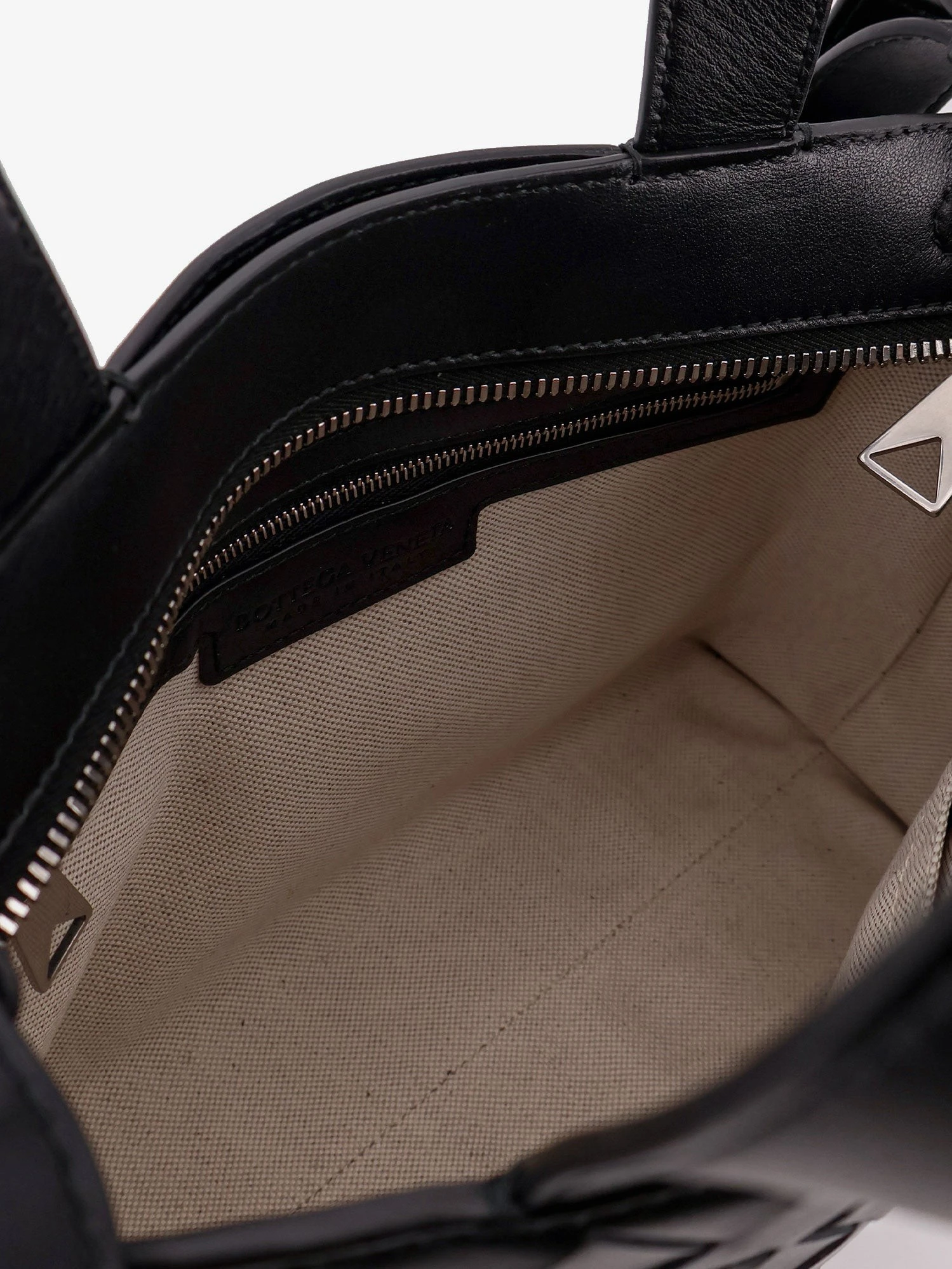Leather crossbody bag with Intrecciato pattern.webp