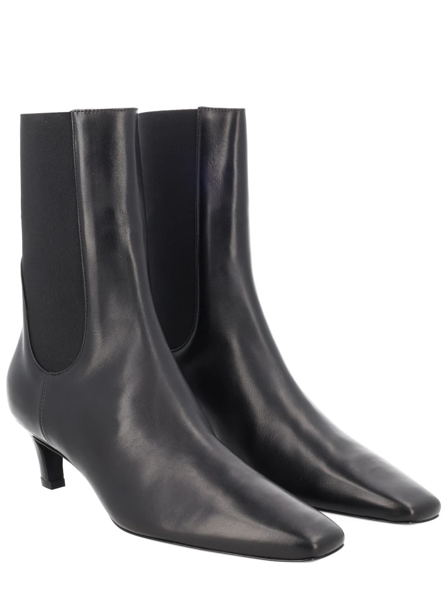 HEELED BOOT.webp