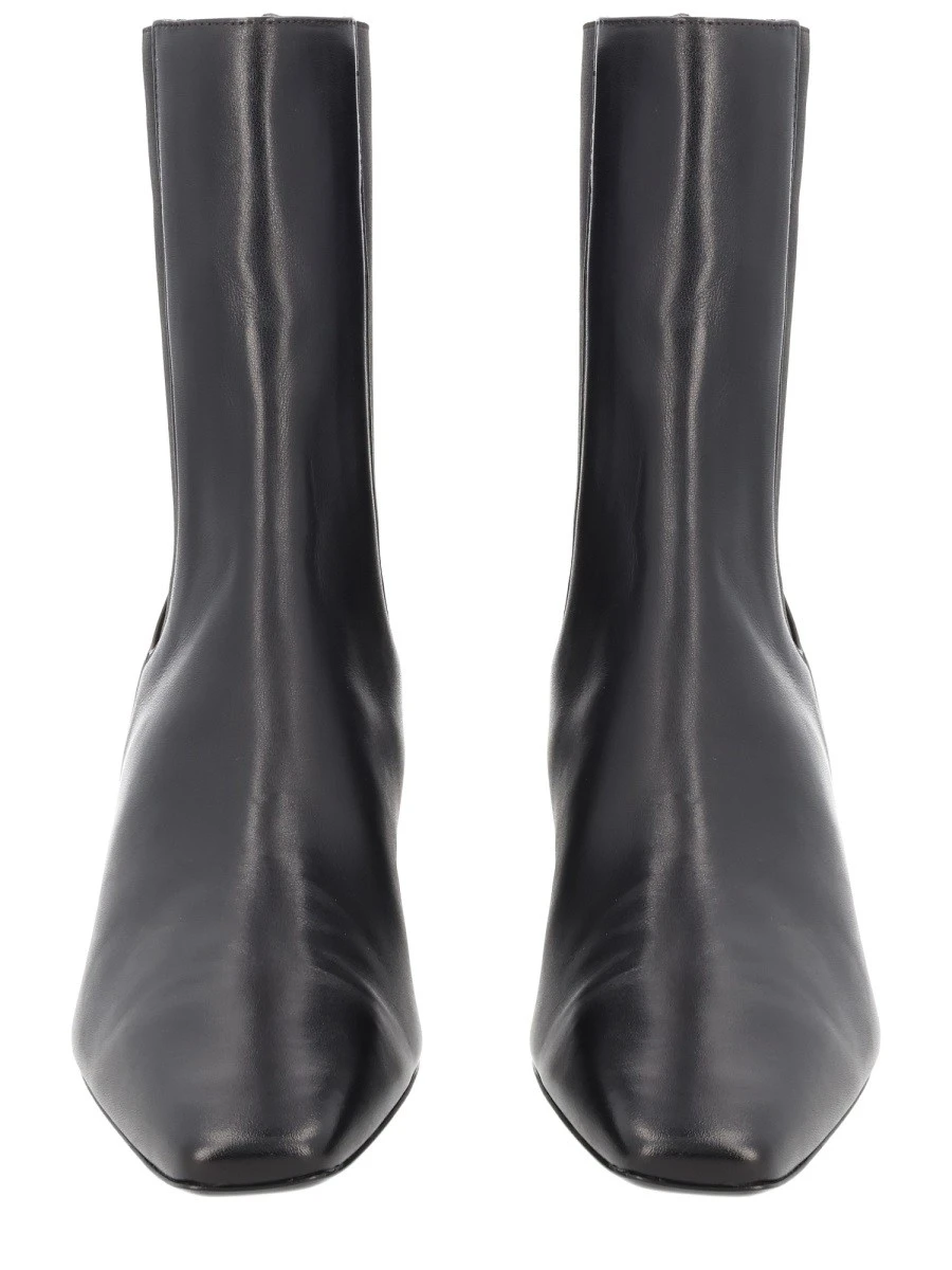 HEELED BOOT.webp