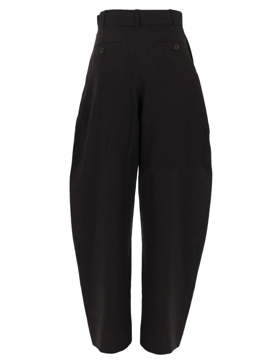 PANTALONE A GAMBA LARGA.webp