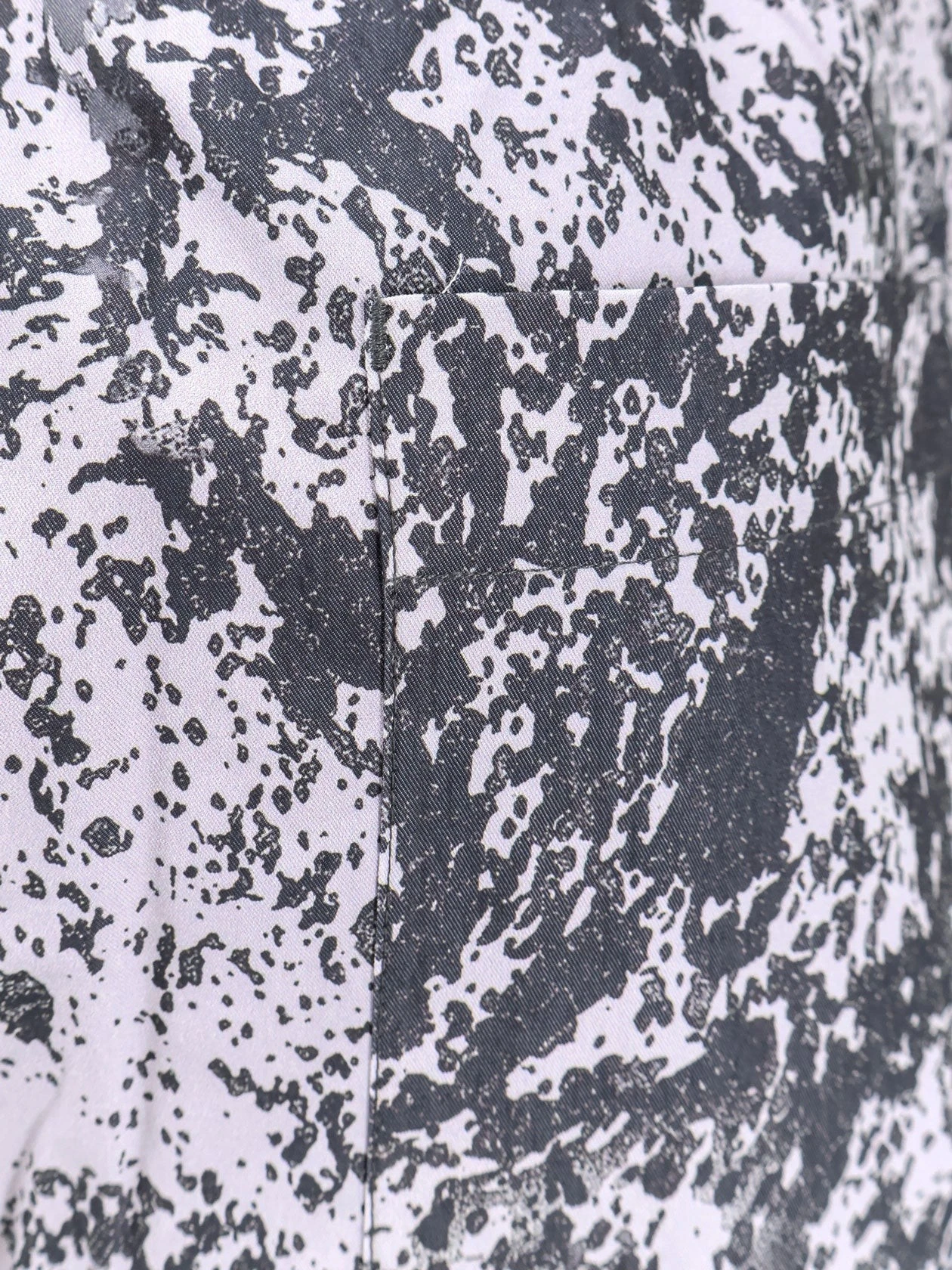 Vapor bermuda shorts with all-over print.webp