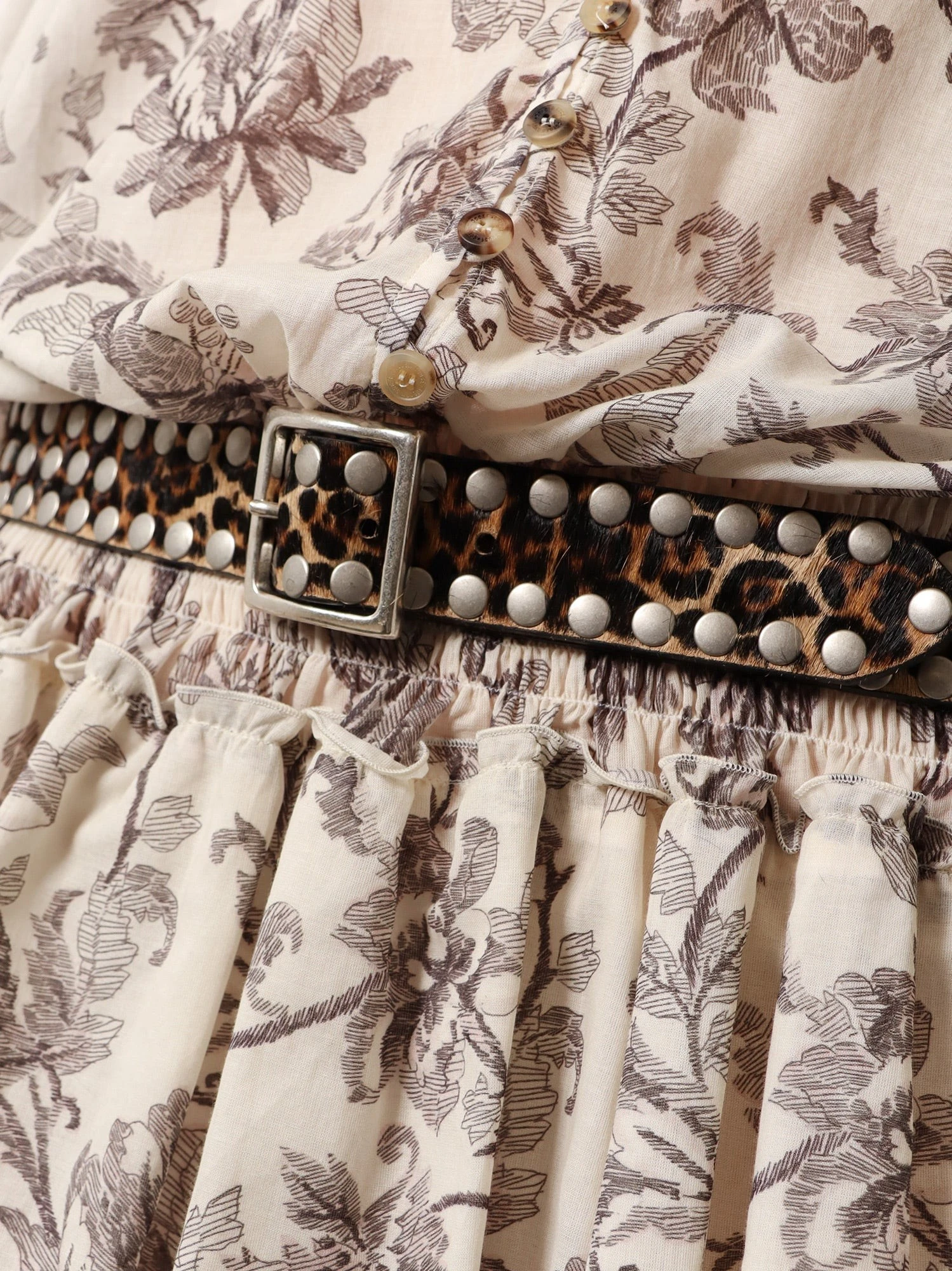 Leo leather belt.webp