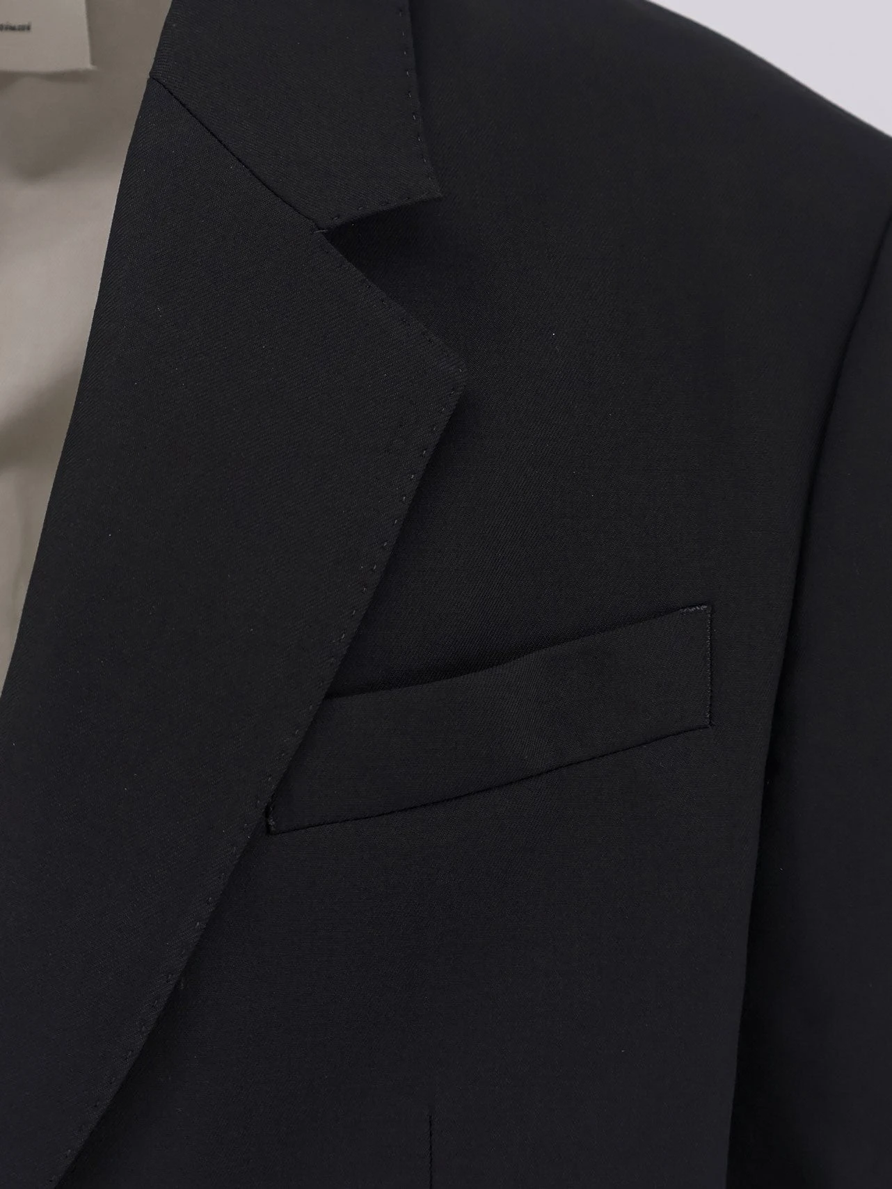Single-breasted virgin wool blazer.webp