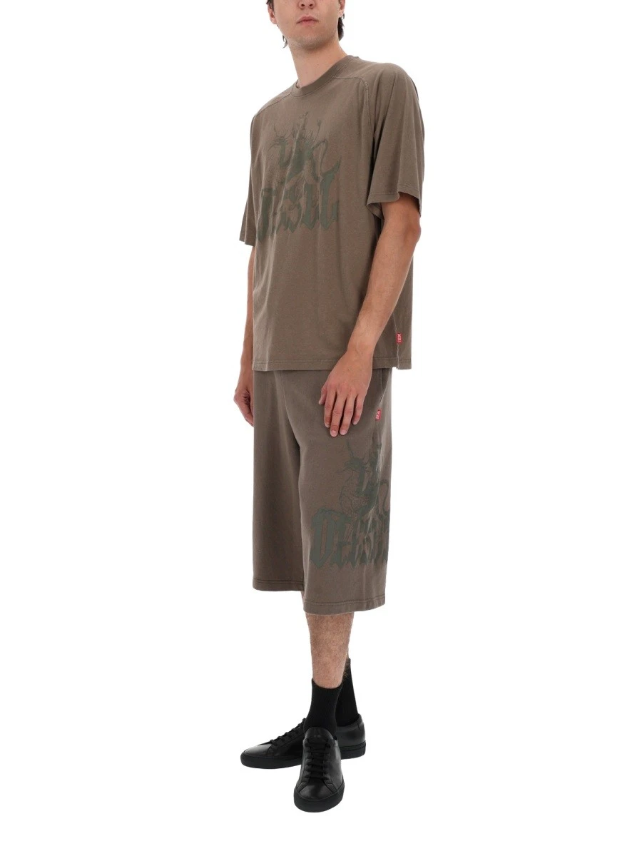 SHORTS "P-FROM" CON STAMPA.webp