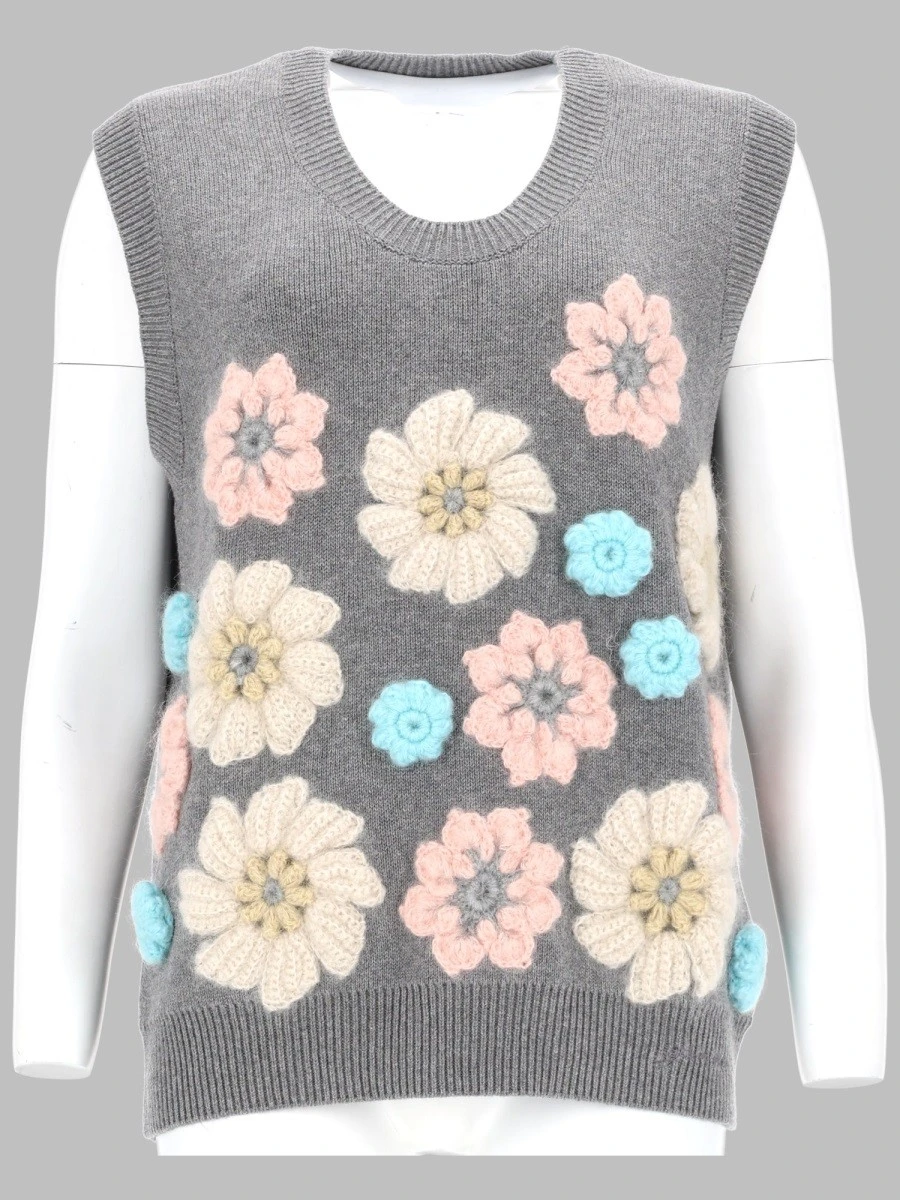 GILET CON APPLICAZIONI FLOREALI.webp
