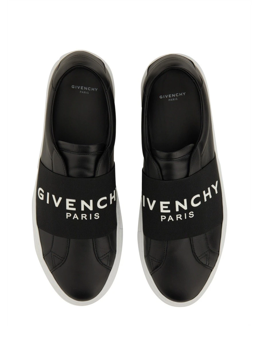 LOW TOP SNEAKER WITH LOGO.webp