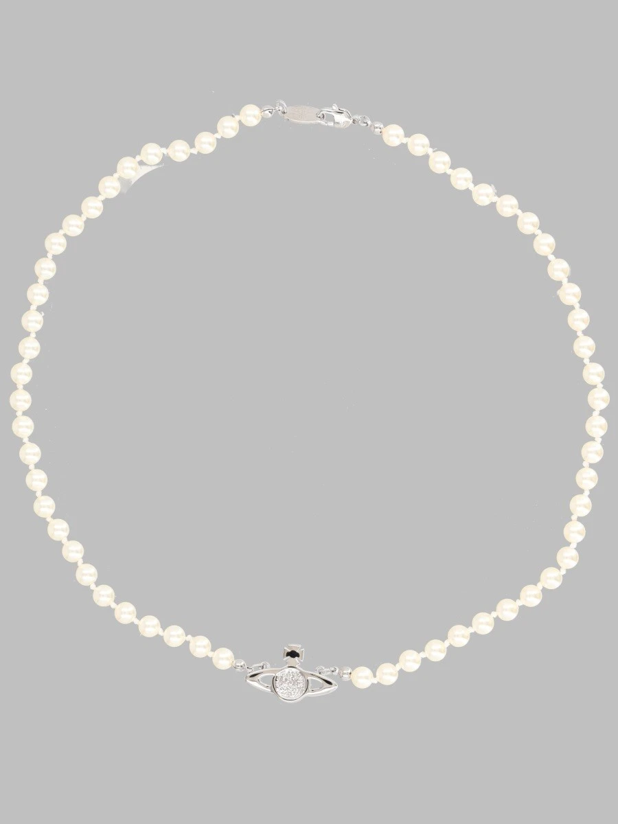 COLLANA DI PERLE CON ORB IN BASSO RILIEVO.webp