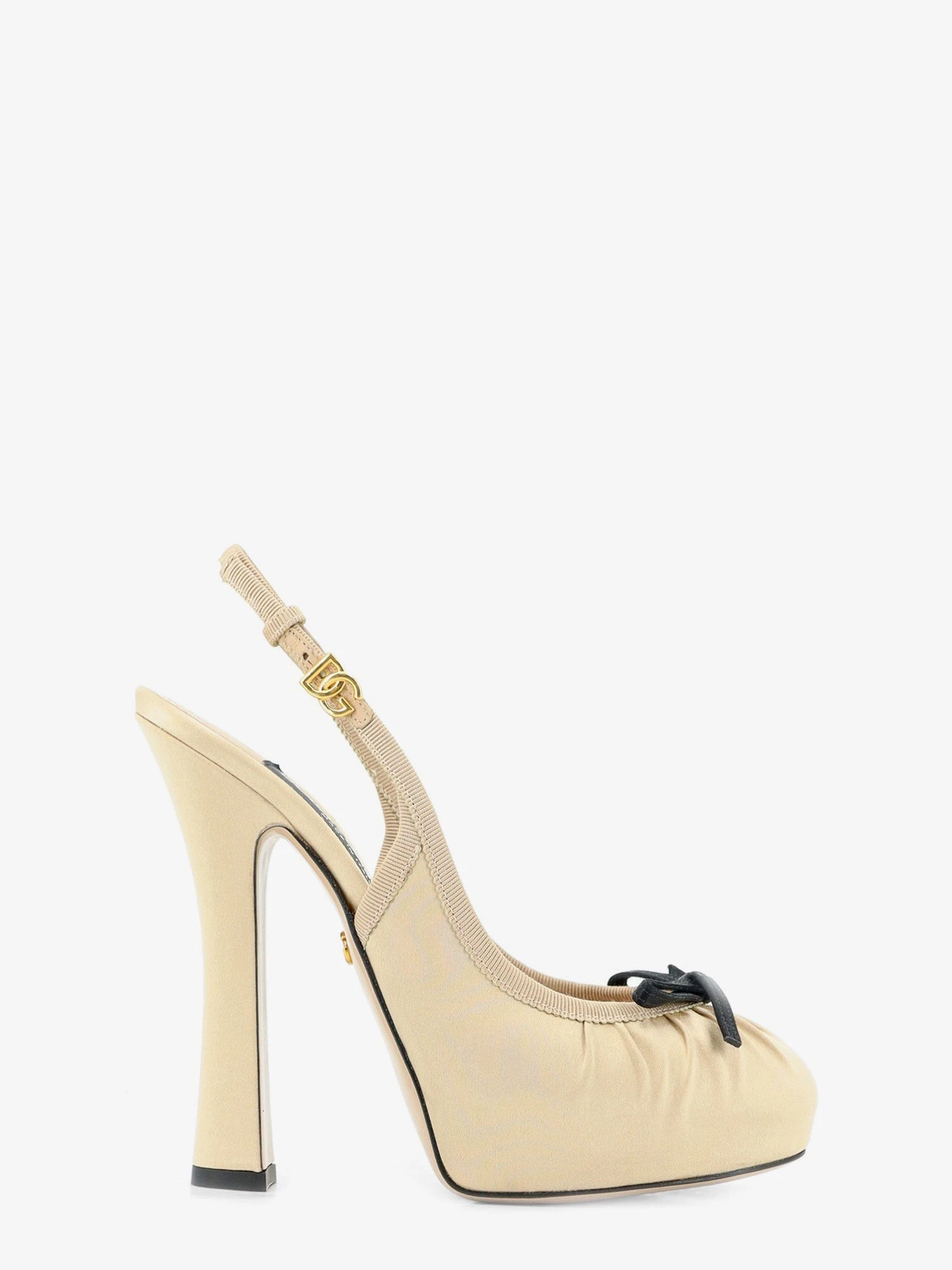Satin décolleté.webp