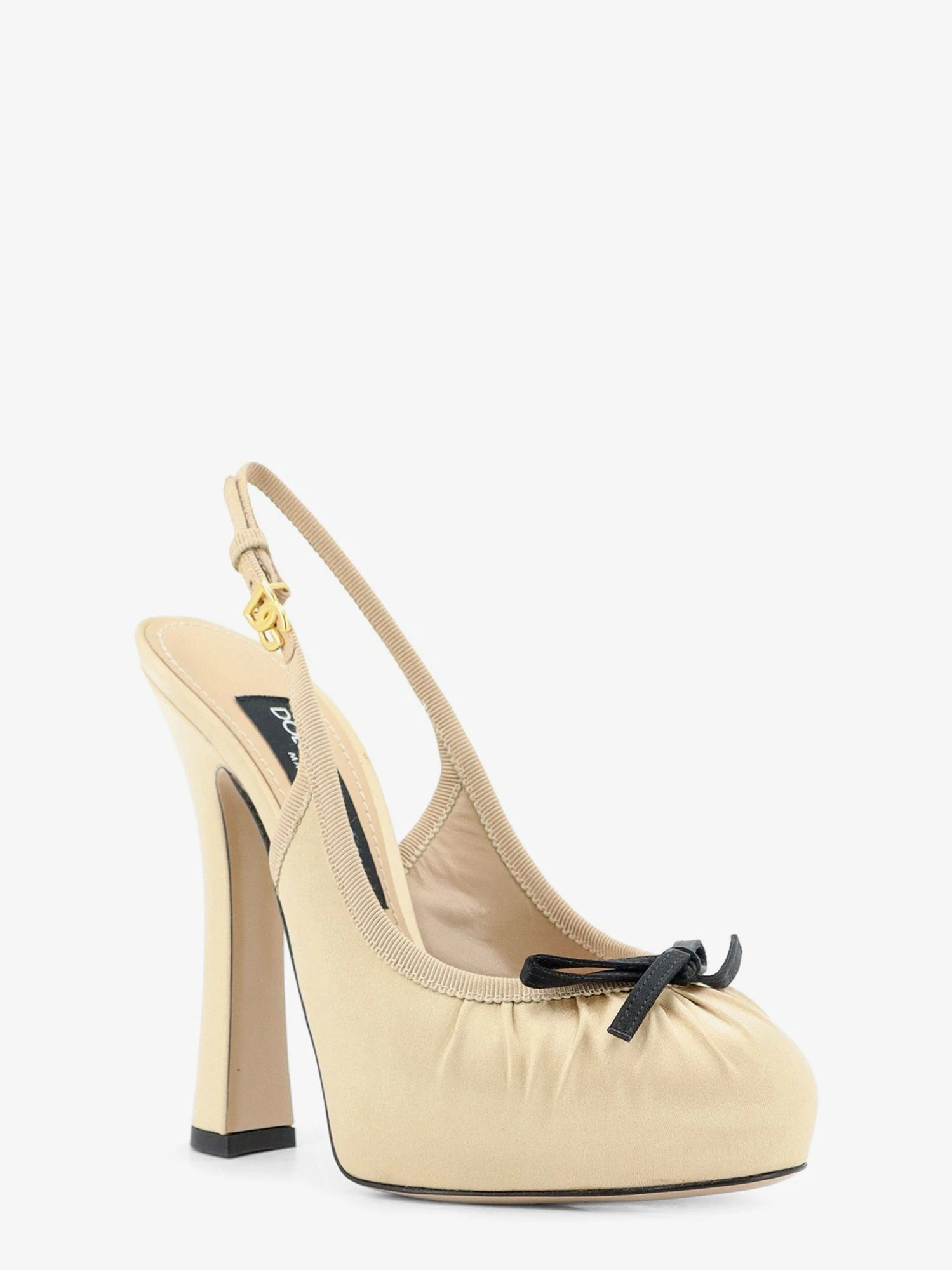 Satin décolleté.webp