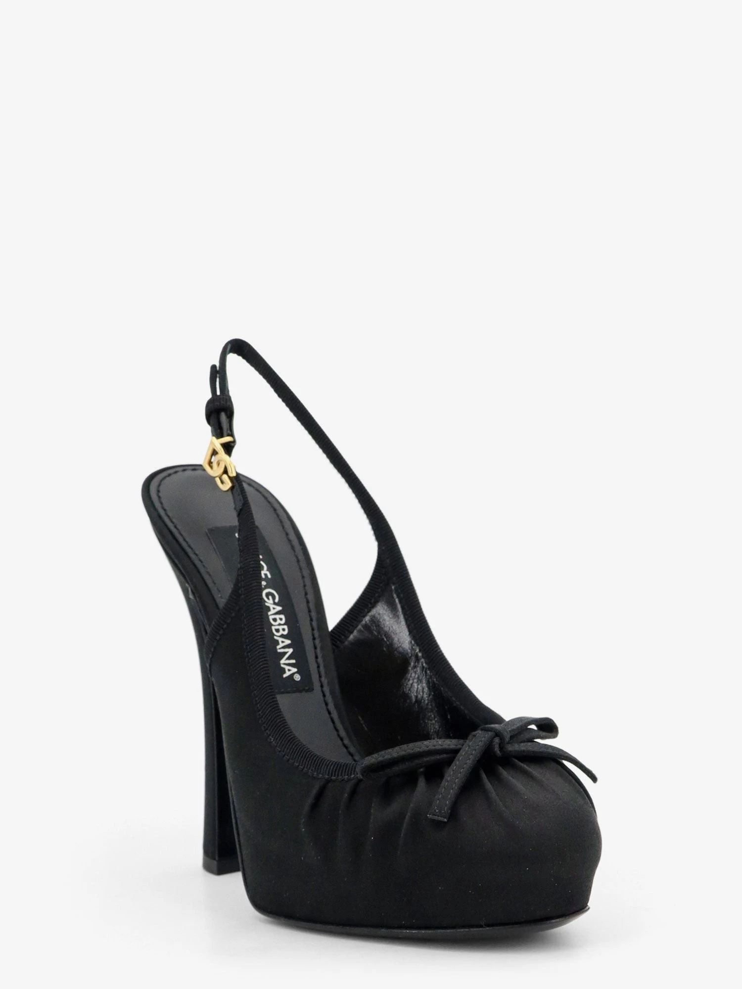 Satin décolleté.webp