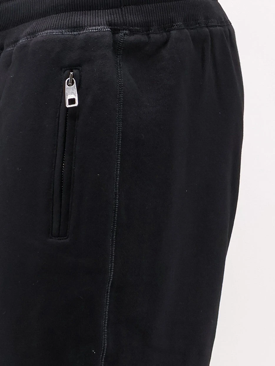 Cotton Bermuda shorts with metal logo patch.webp