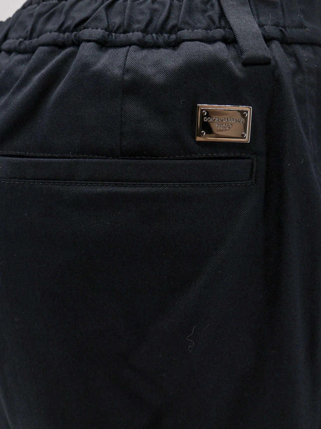 Cotton cargo trousers with back metal logo patch.webp
