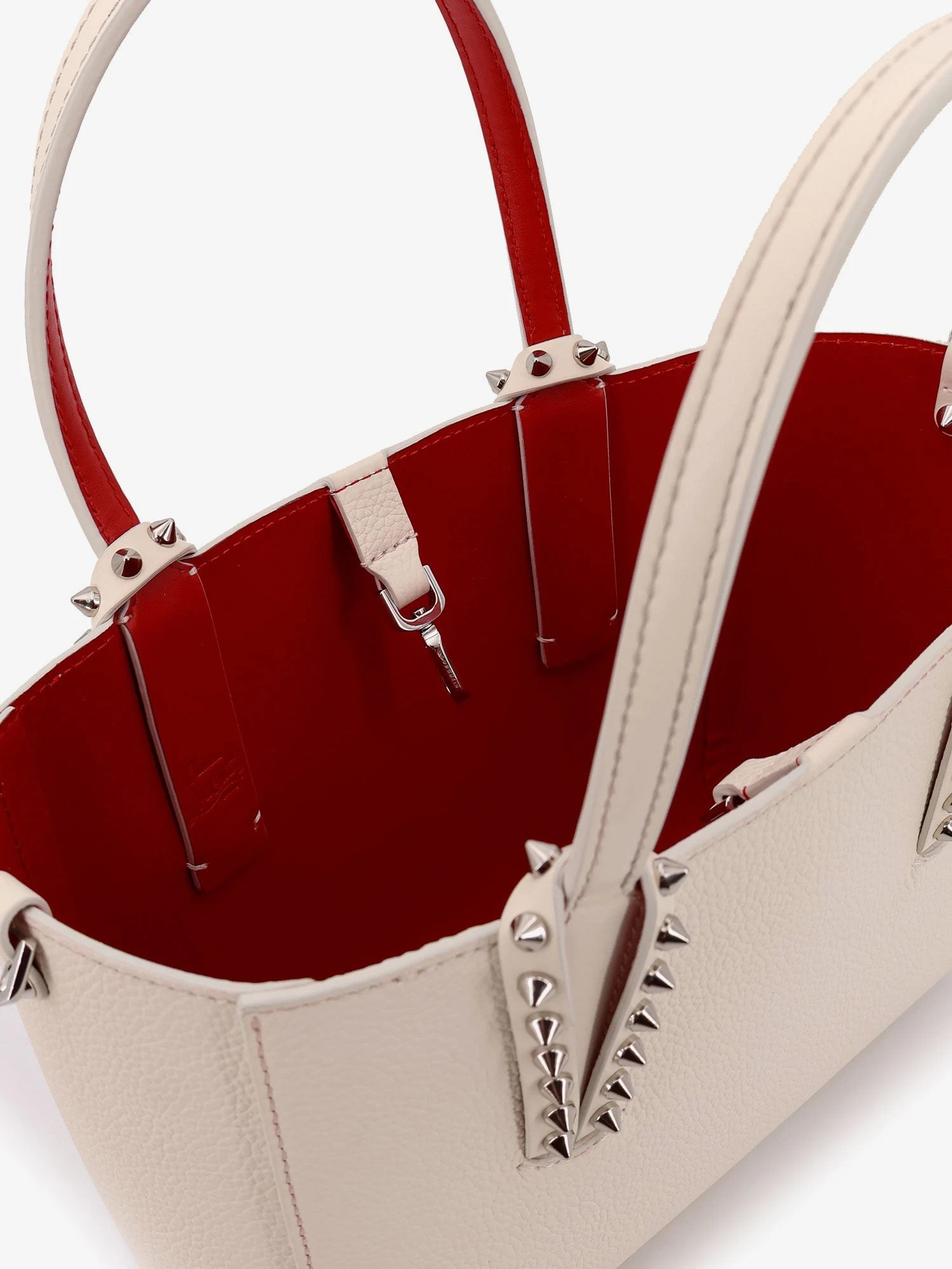 Cabata shoulder bag in hammered leather.webp