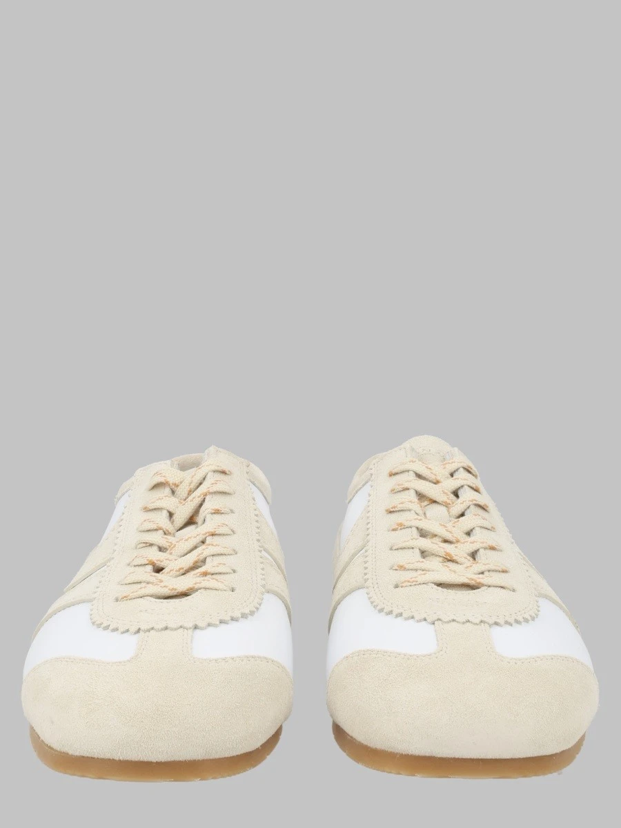 SNEAKER IN PELLE CON DETTAGLI IN SUEDE.webp