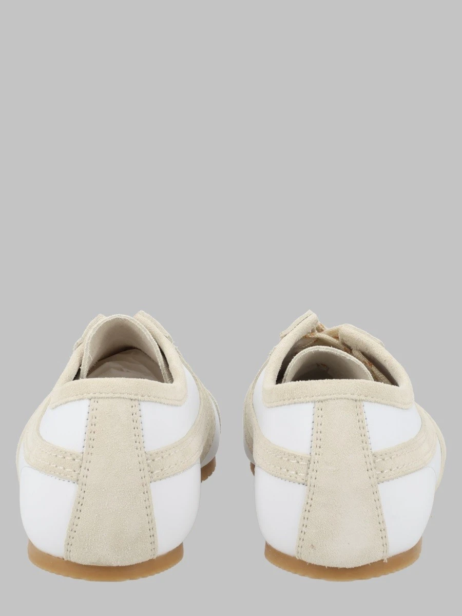 SNEAKER IN PELLE CON DETTAGLI IN SUEDE.webp