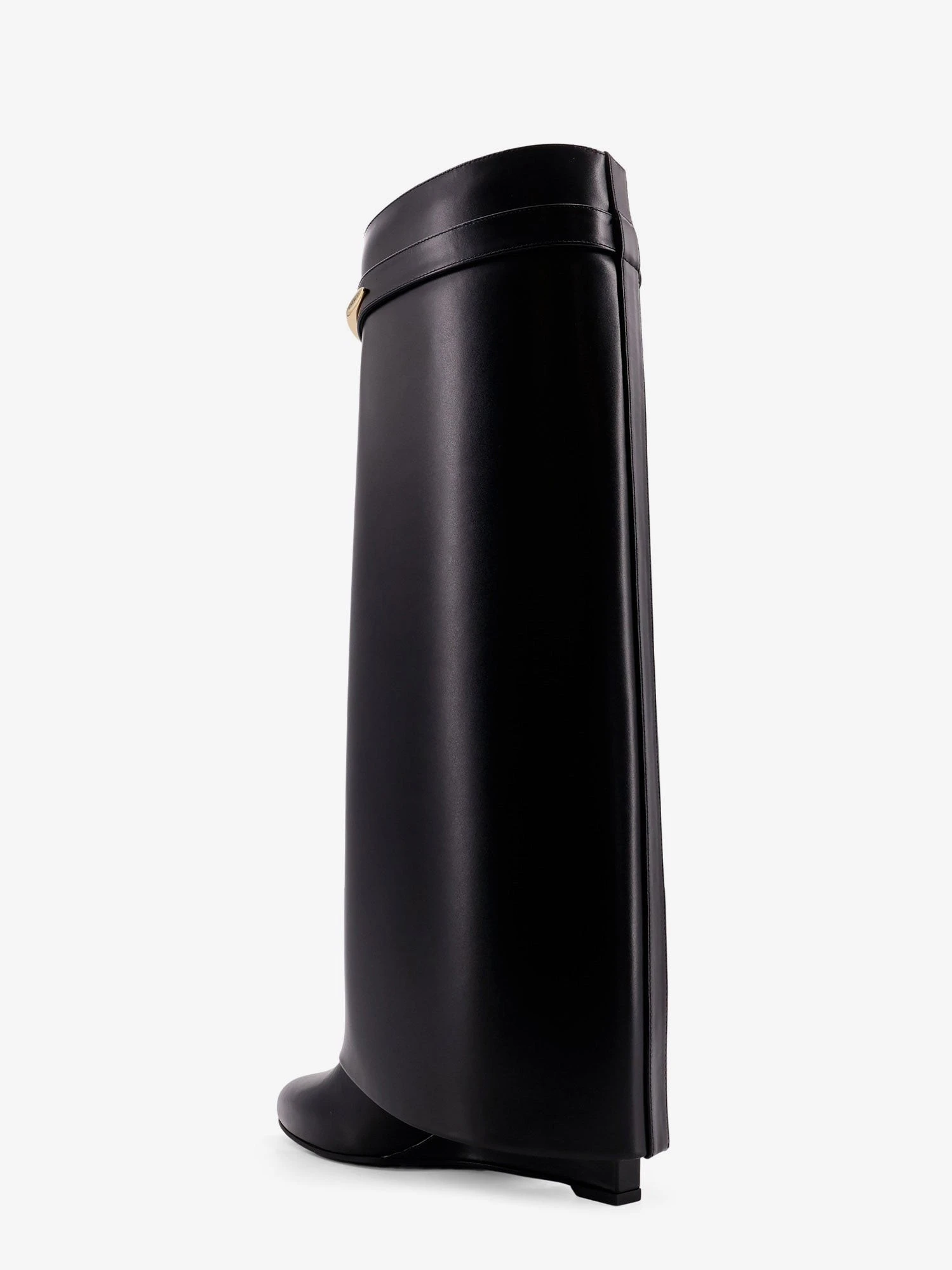 Shark leather boots.webp