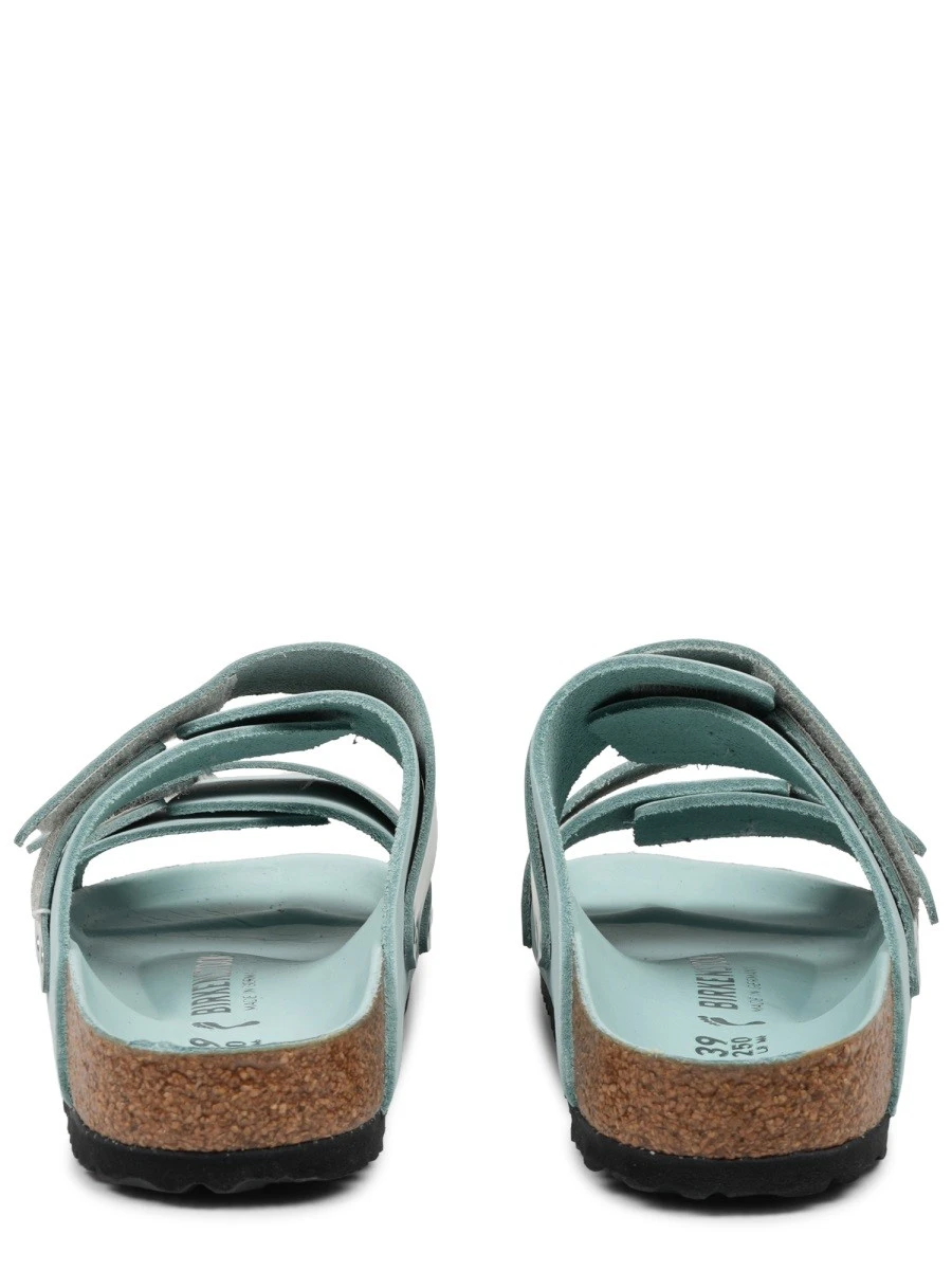 uji sandal.webp