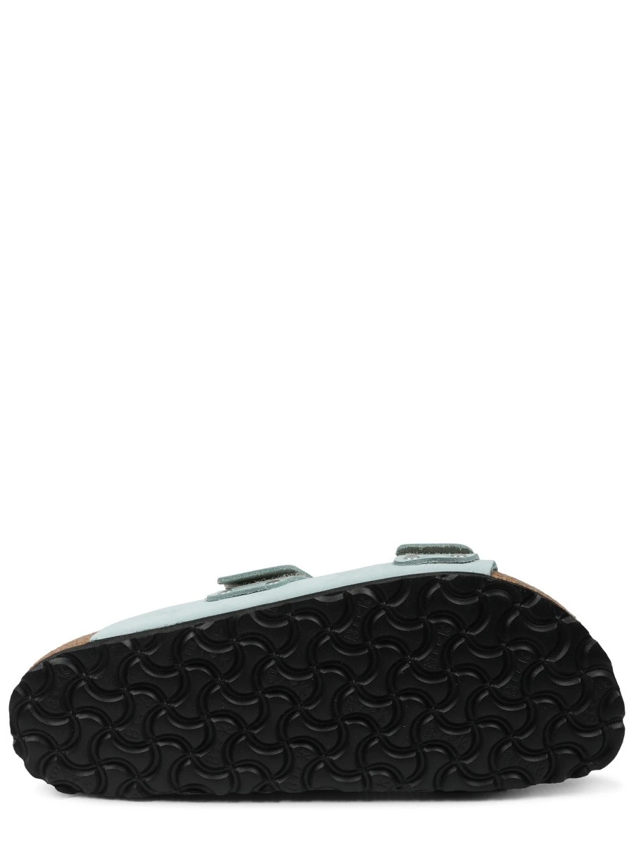 uji sandal.webp