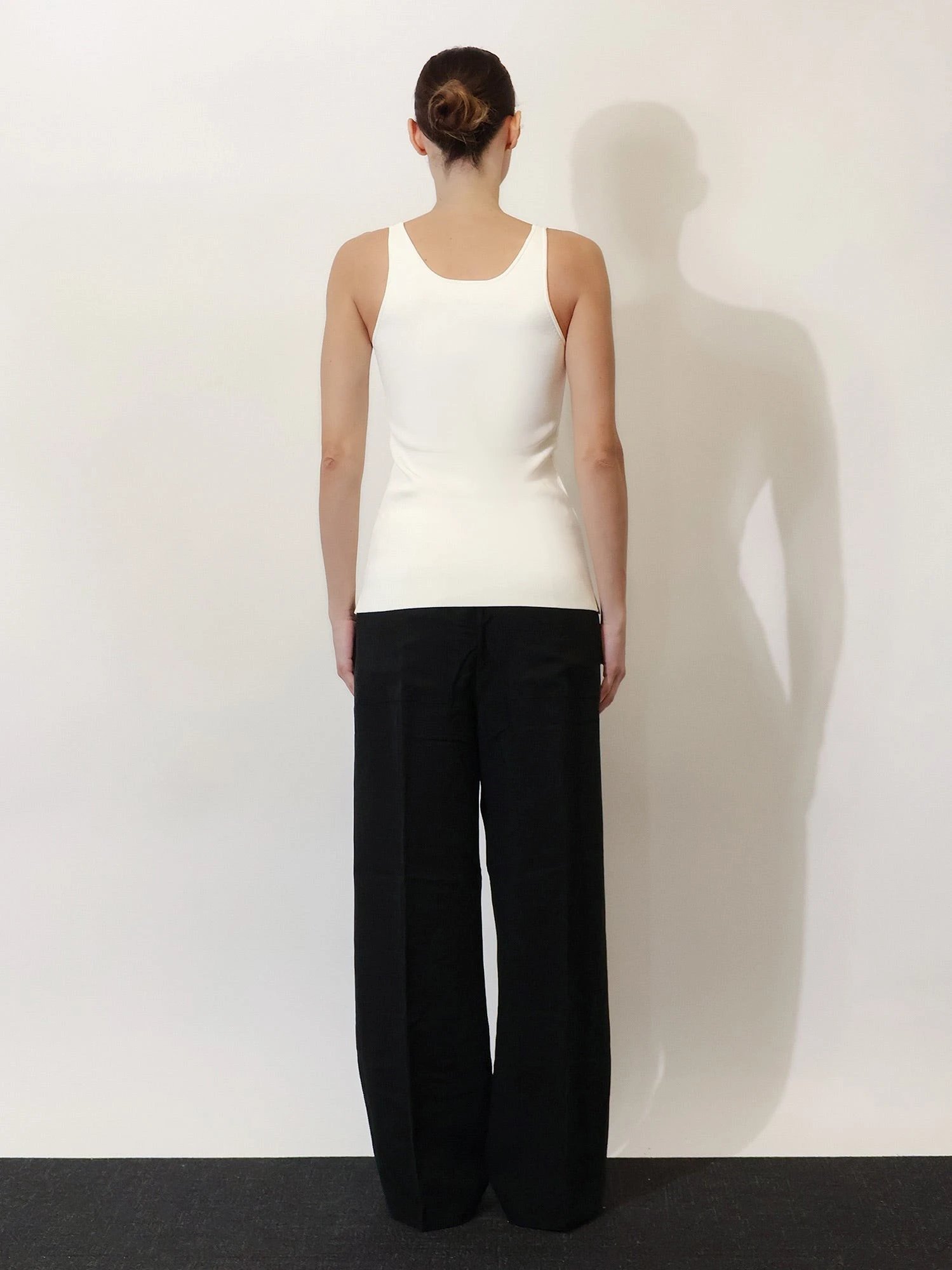 Linen and lyocell blend trousers.webp