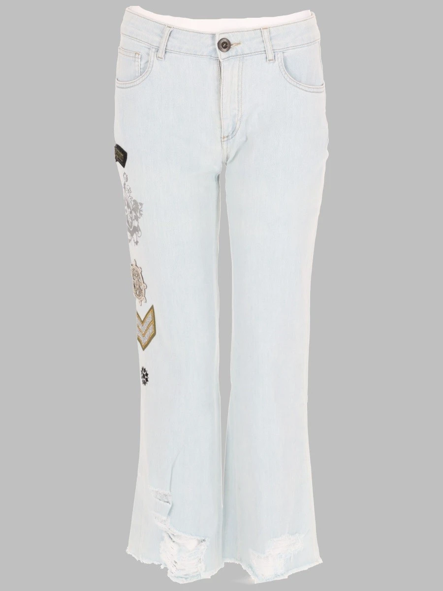 JEANS CON PATCH E STAMPA.webp