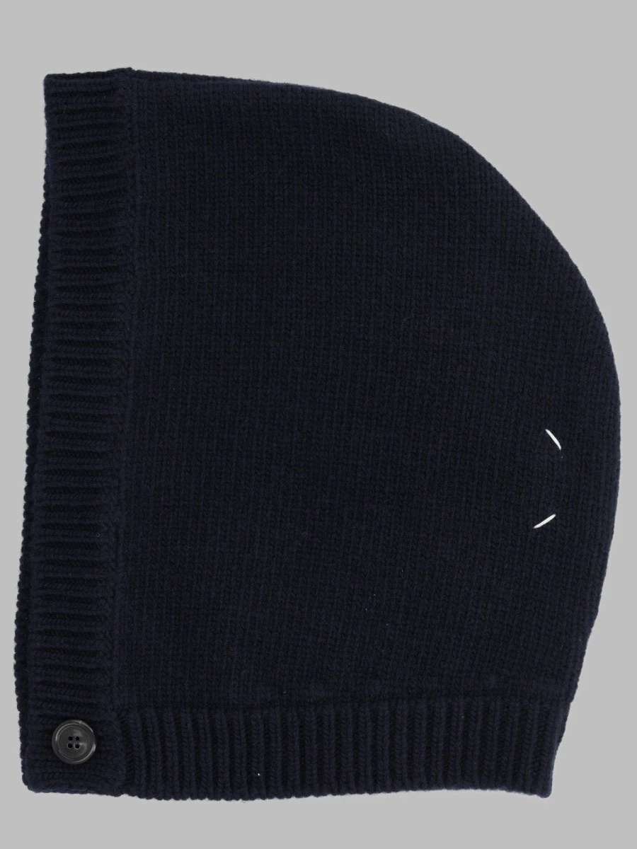 CAPPUCCIO IN LANA.webp