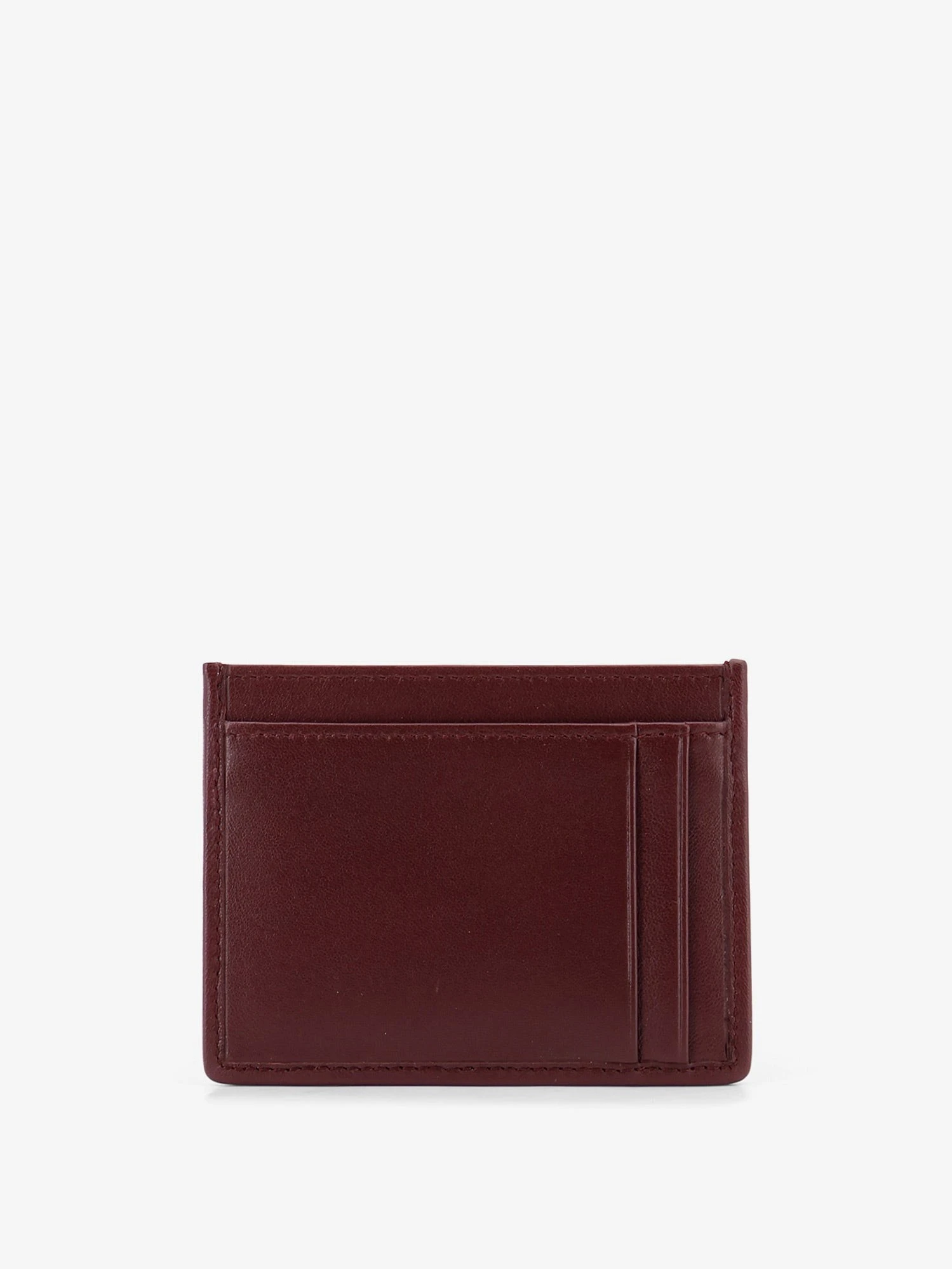 Matelassé leather card holder with metal lettering logo.webp
