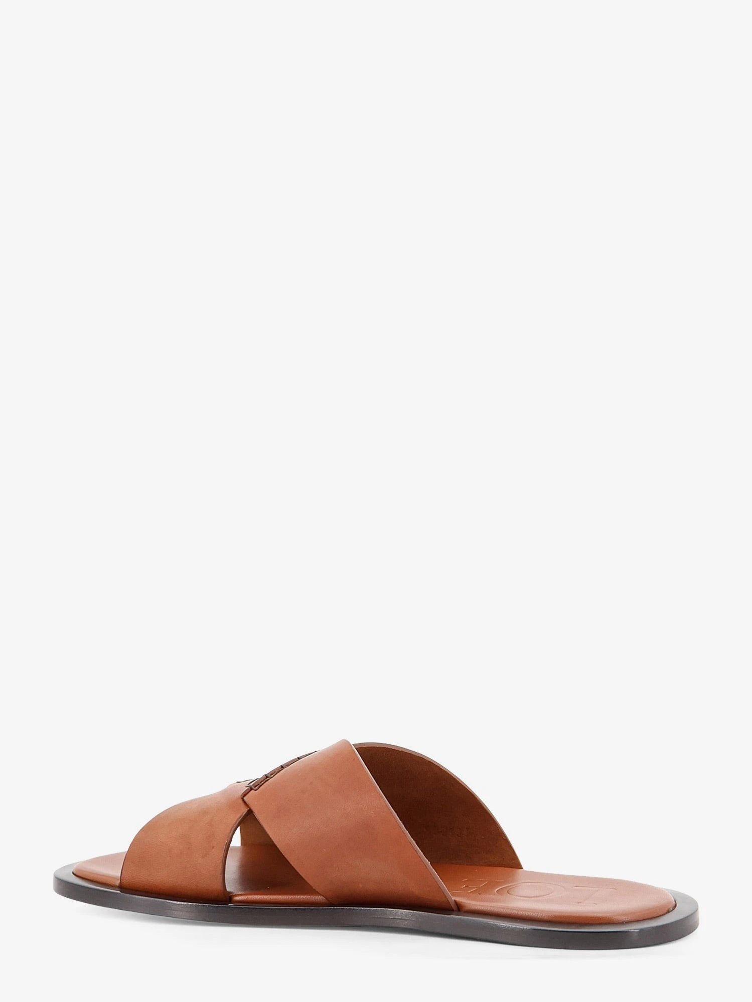 Flex leather sandals with crisscross detail.webp