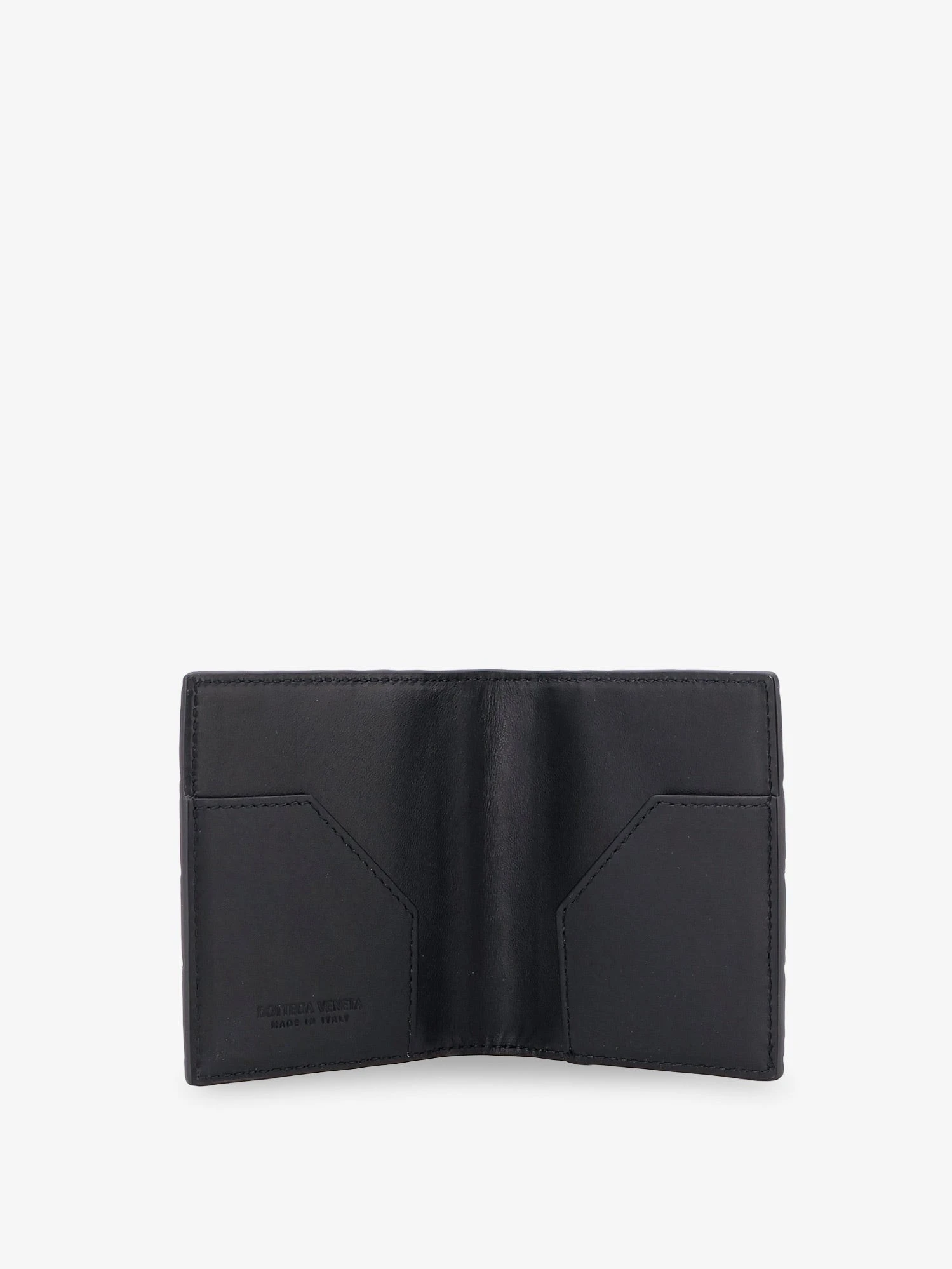 Leather card holder with Intrecciato motif.webp