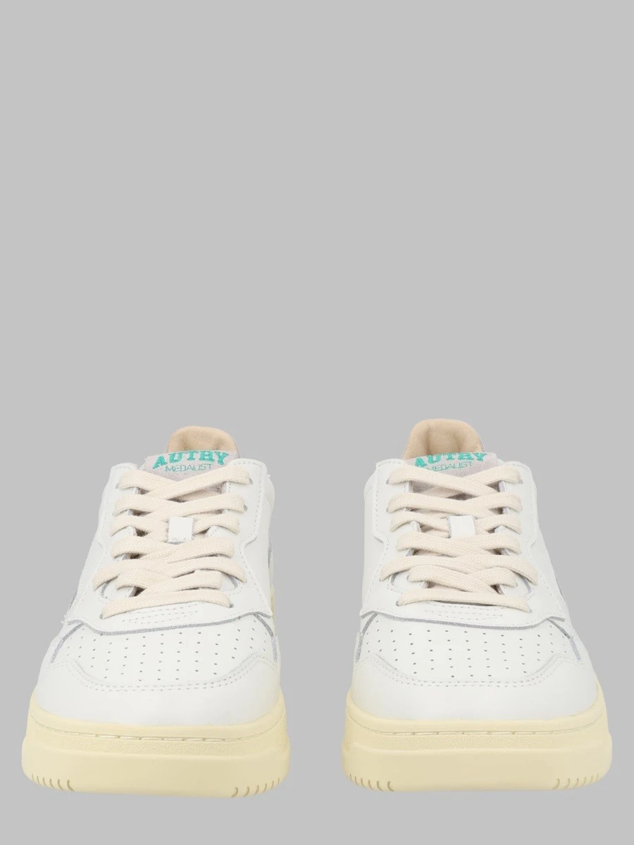 SNEAKER "MEDALIST LOW".webp