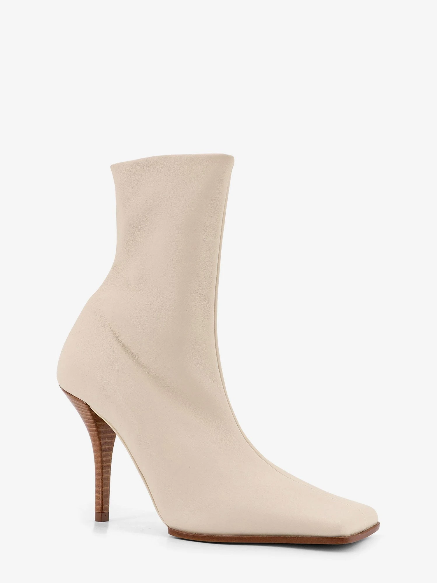 Leather boots.webp