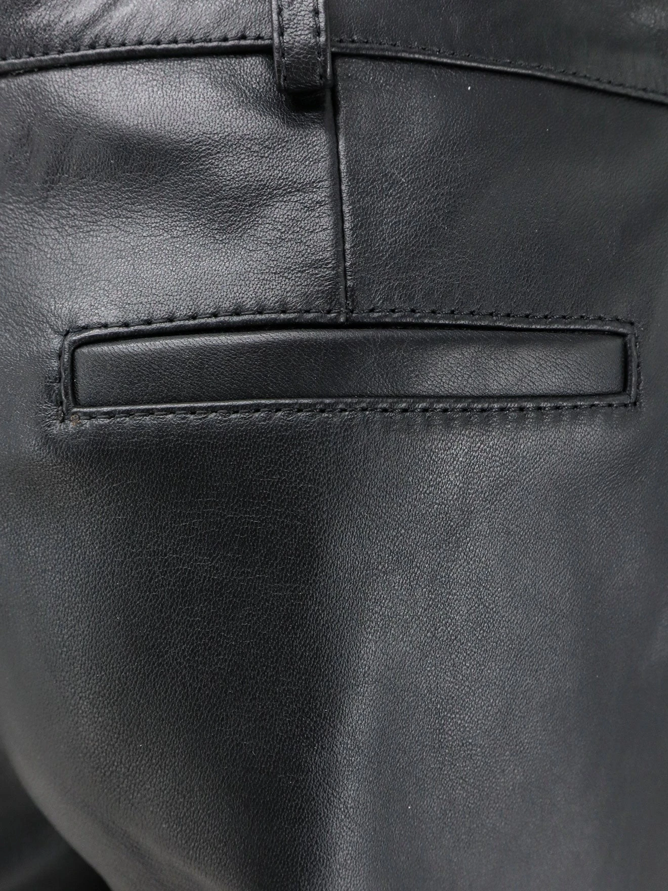 Lior Capri leather trousers.webp