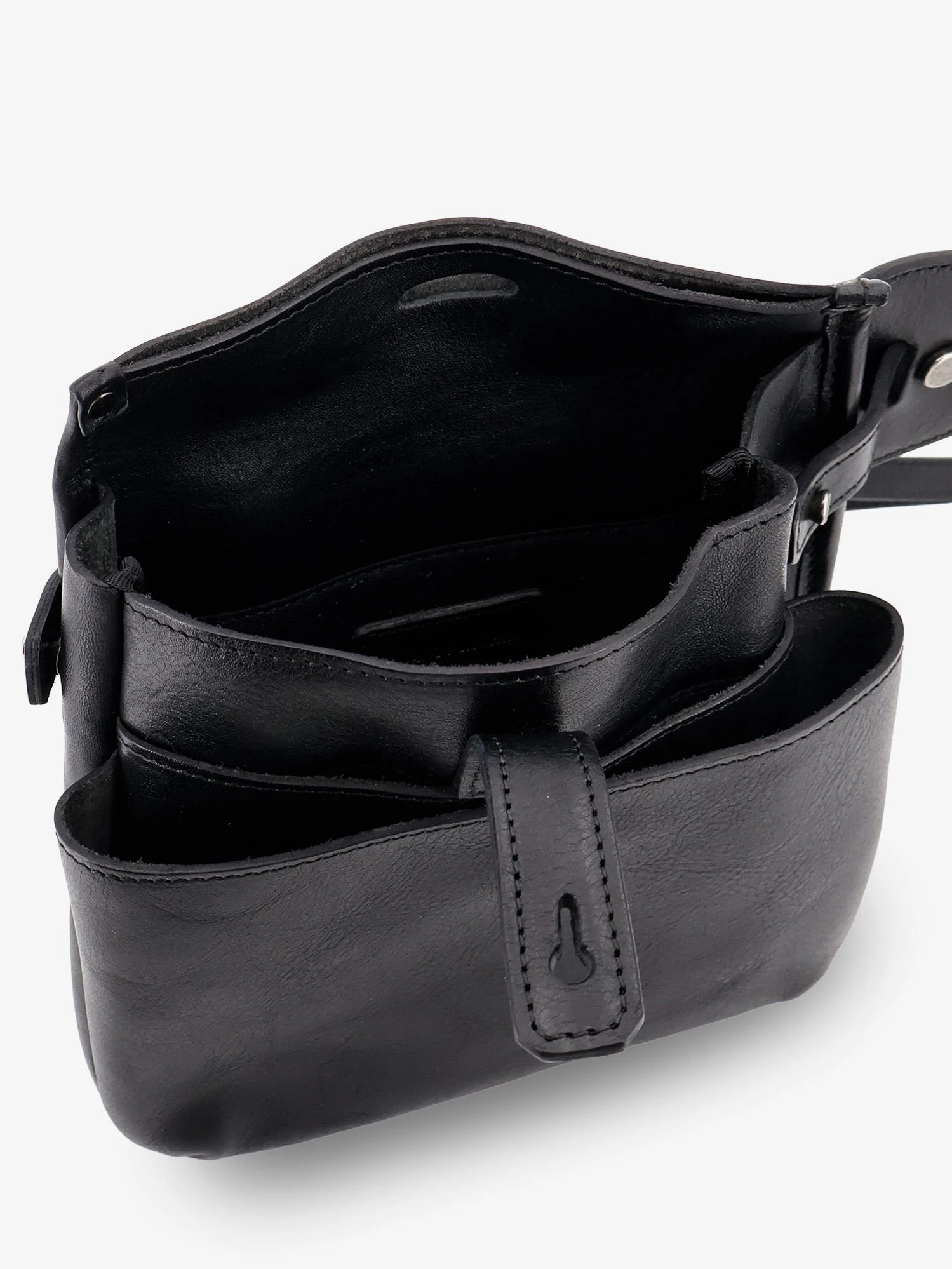 Leather shoulder bag.webp